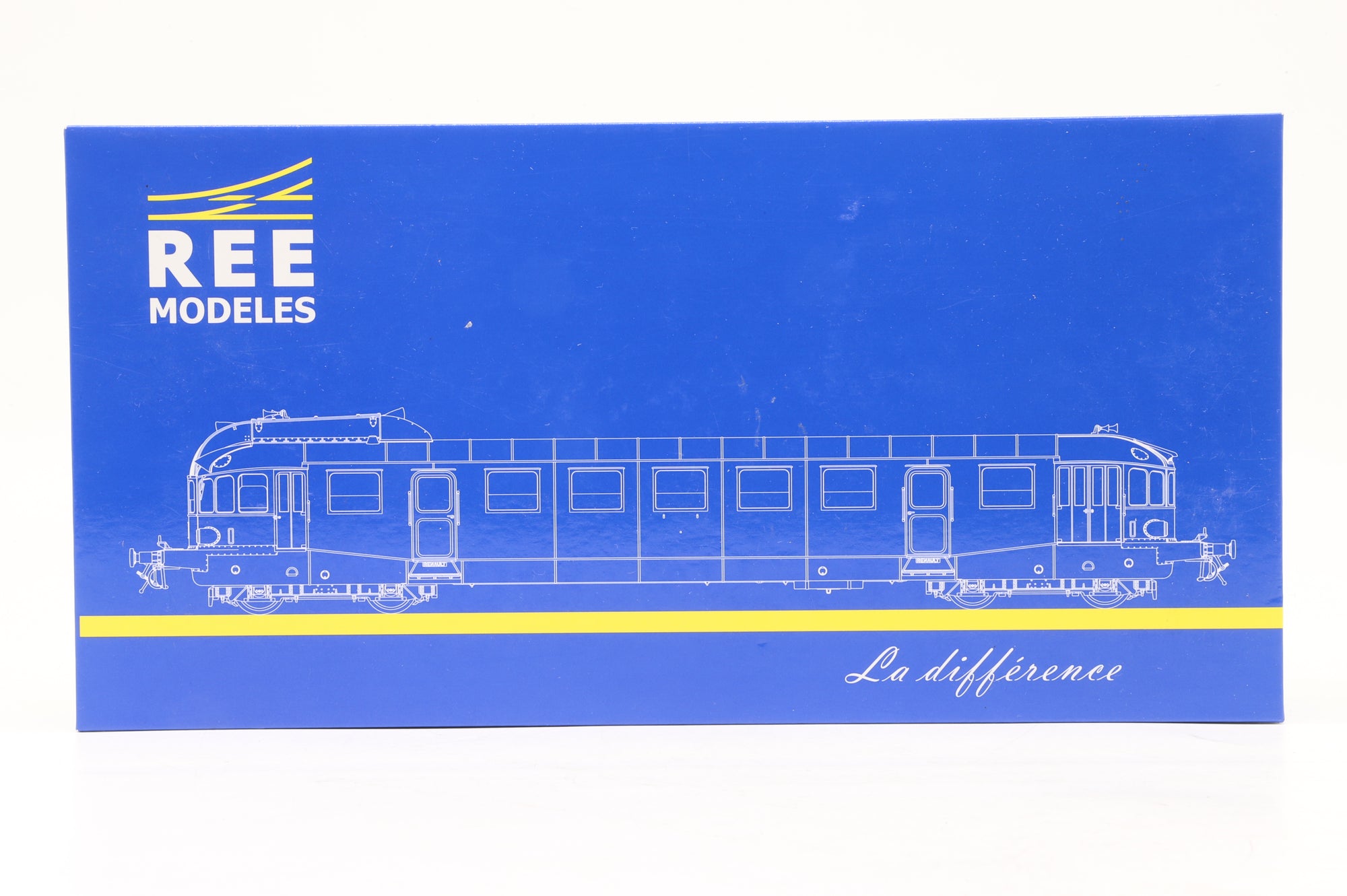 REE Models HO MB-121 Renault VH X2330 Railcar in SNCF Red/Cream