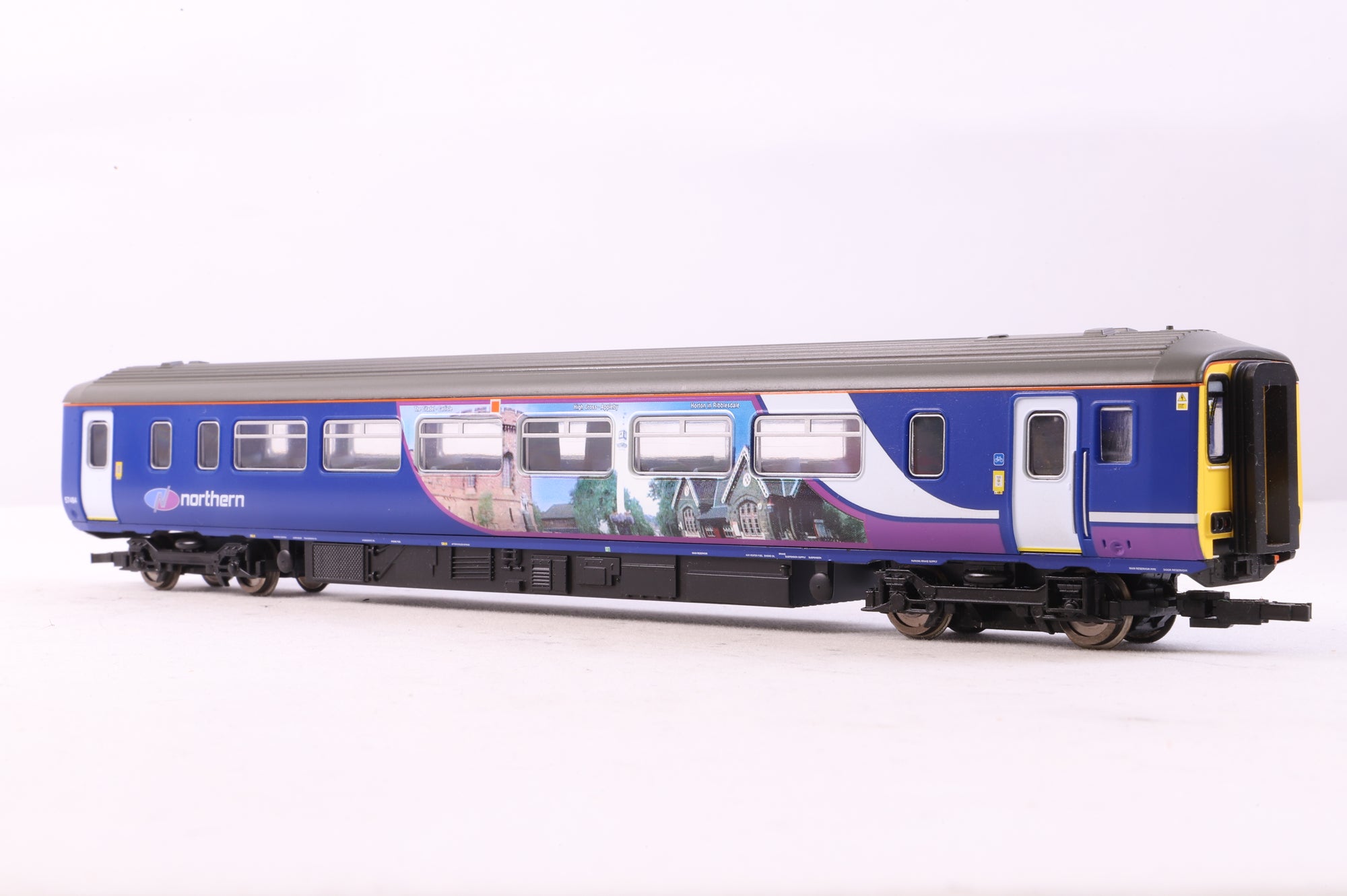 Hornby OO R2694 Class 156 Settle & Carlisle Northwest Regional Railways, DCC Fitted
