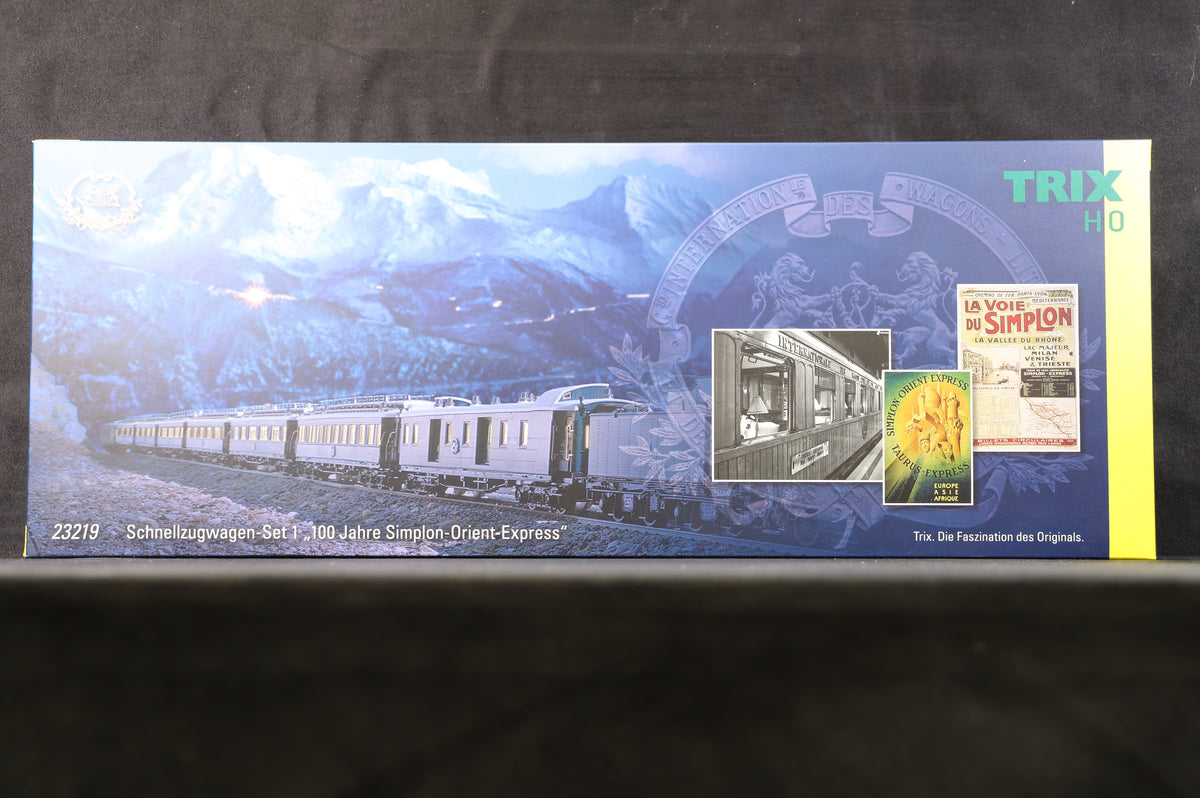 Trix HO 23219 &#39;Simplon-Orient-Express&#39; Express Train Passenger Car Set 1, Lights &amp; Sound