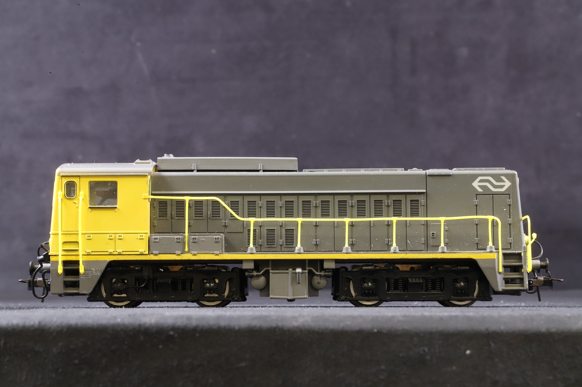 Roco HO 4155 NS Dutch Railways 2200 Series Diesel Locomotive