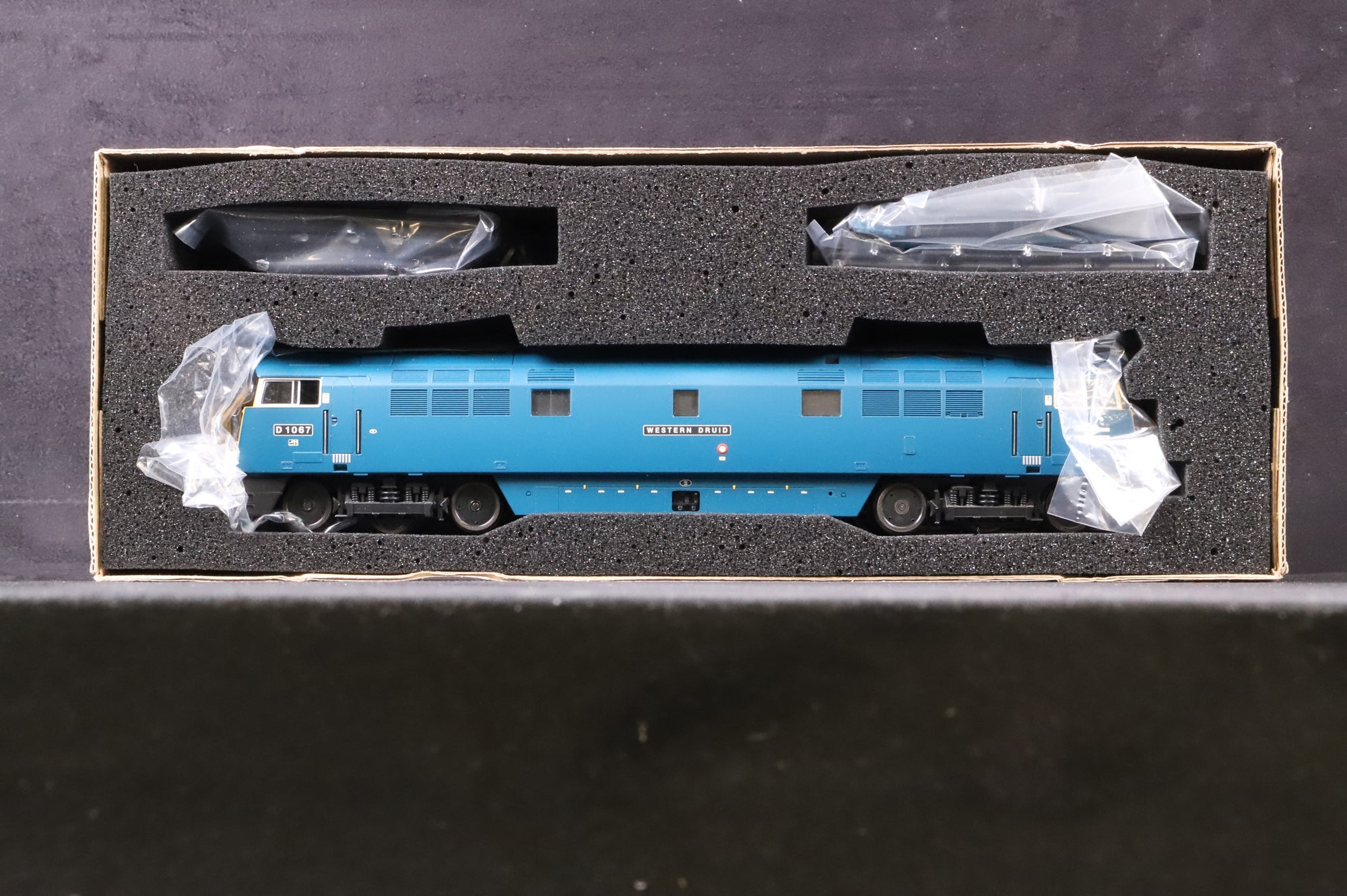 Heljan OO 5202 Class 52 Diesel 'D1067' 'Western Druid' BR Blue Full Yellow Ends