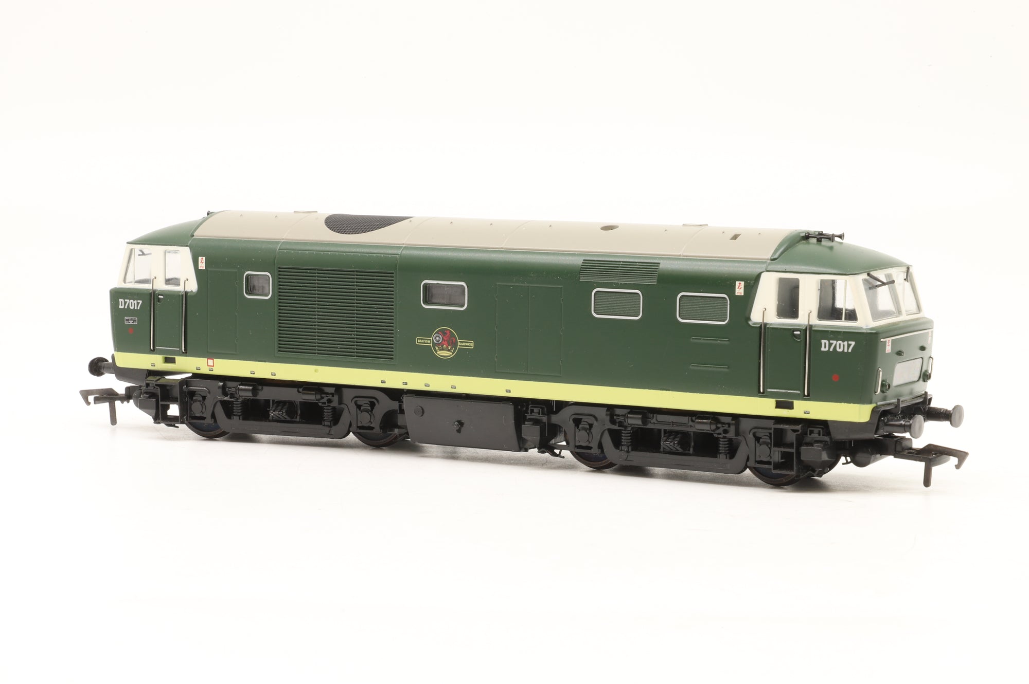 Heljan OO 3500 Class 35 Hymek D7017 in BR Two-Tone Green