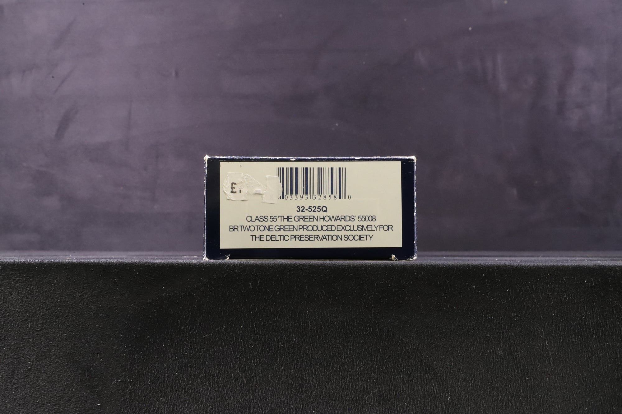 Bachmann OO 32-525Q Class 55 Deltic 55008 'The Green Howards' in BR Two Tone Green