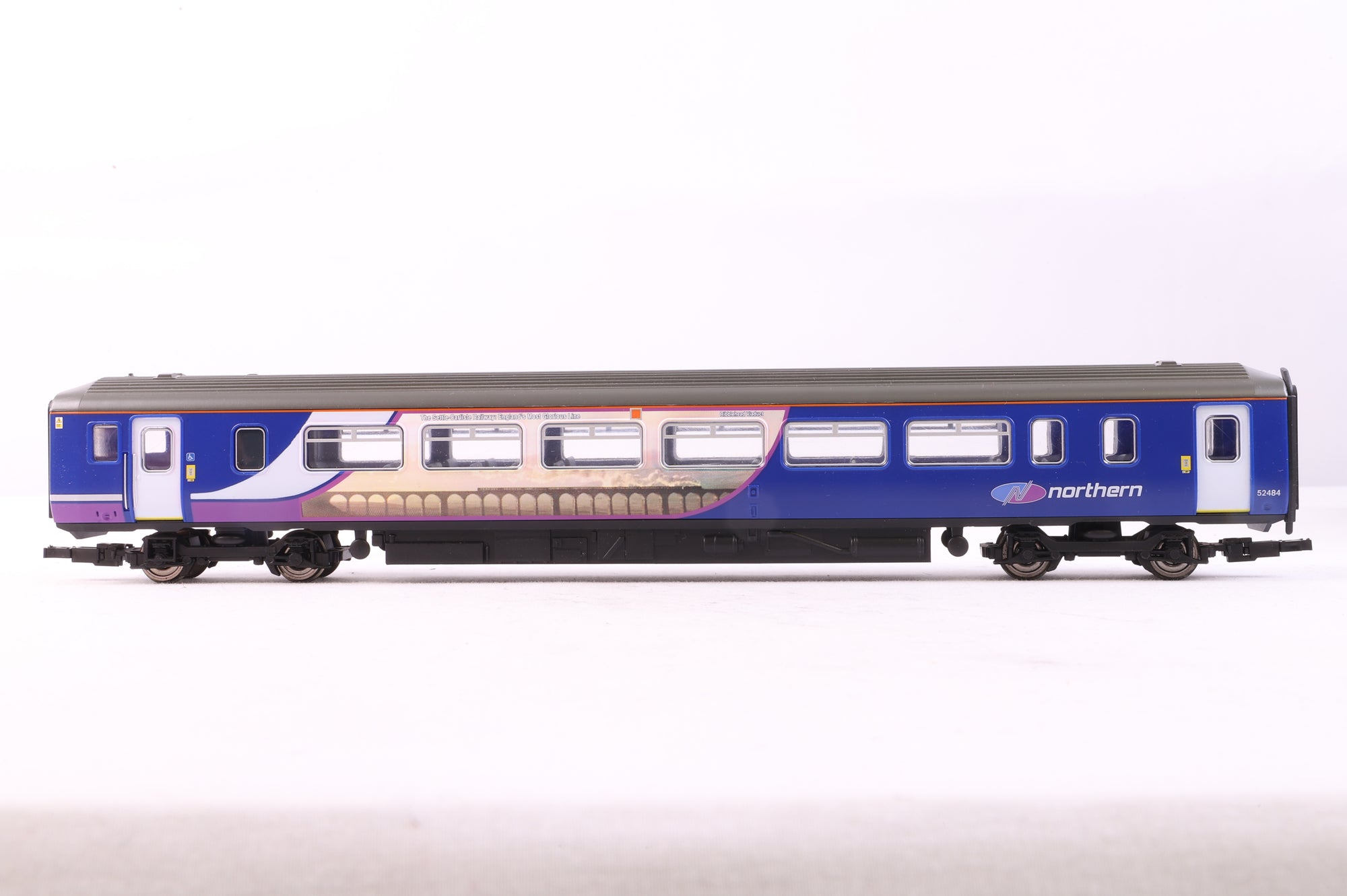 Hornby OO R2694 Class 156 Settle & Carlisle Northwest Regional Railways, DCC Fitted