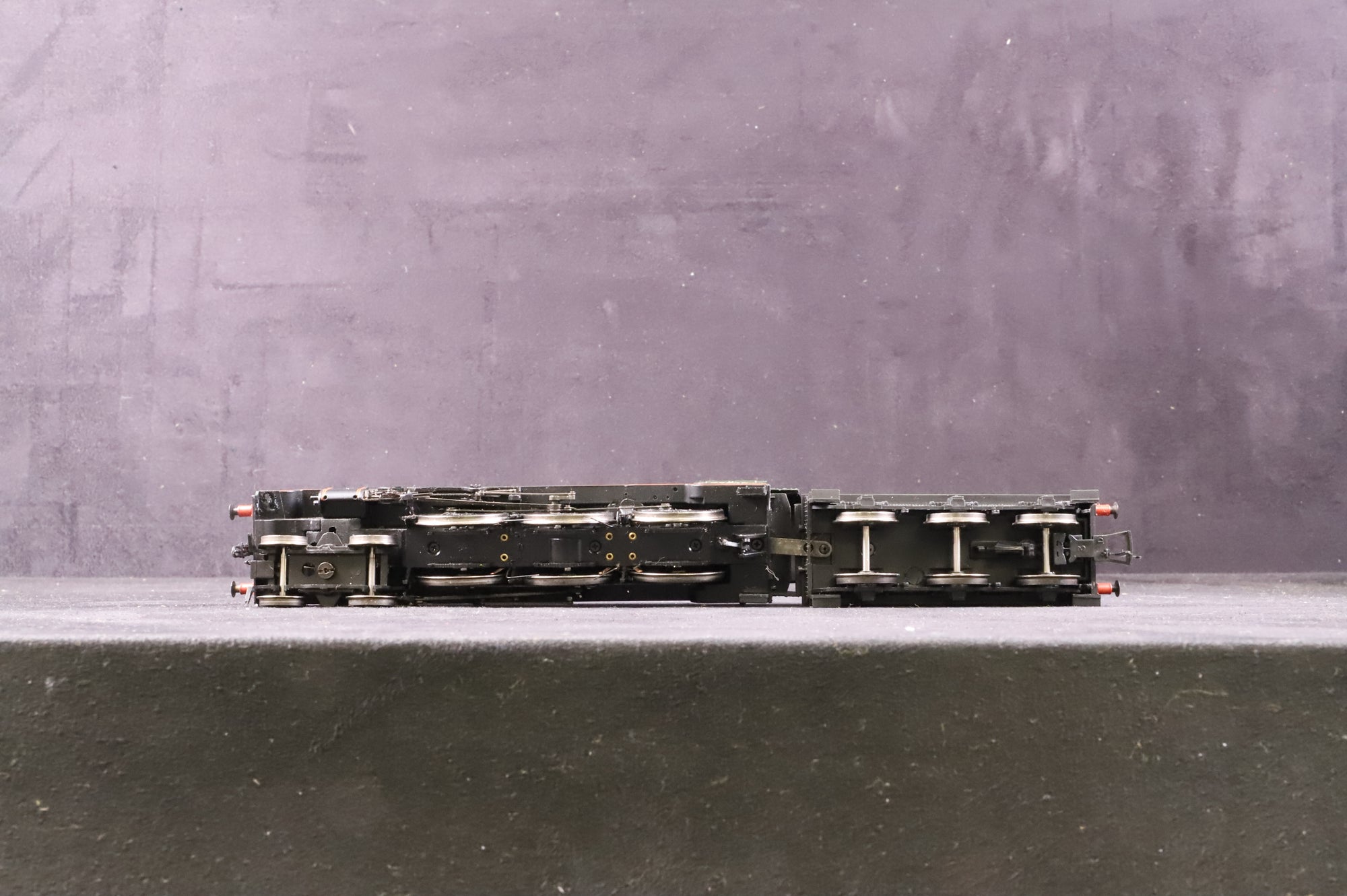 Bachmann OO 31-186 Jubilee Class 45587 'Baroda' in BR Green w/ Late Crests & Riveted Fowler Tender
