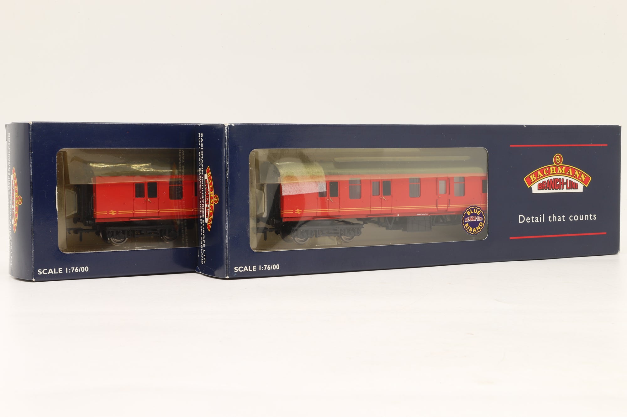 Bachmann OO 39-184 x2 Rake of 2 Mk1 NEAs in BR/Royal Mail Livery