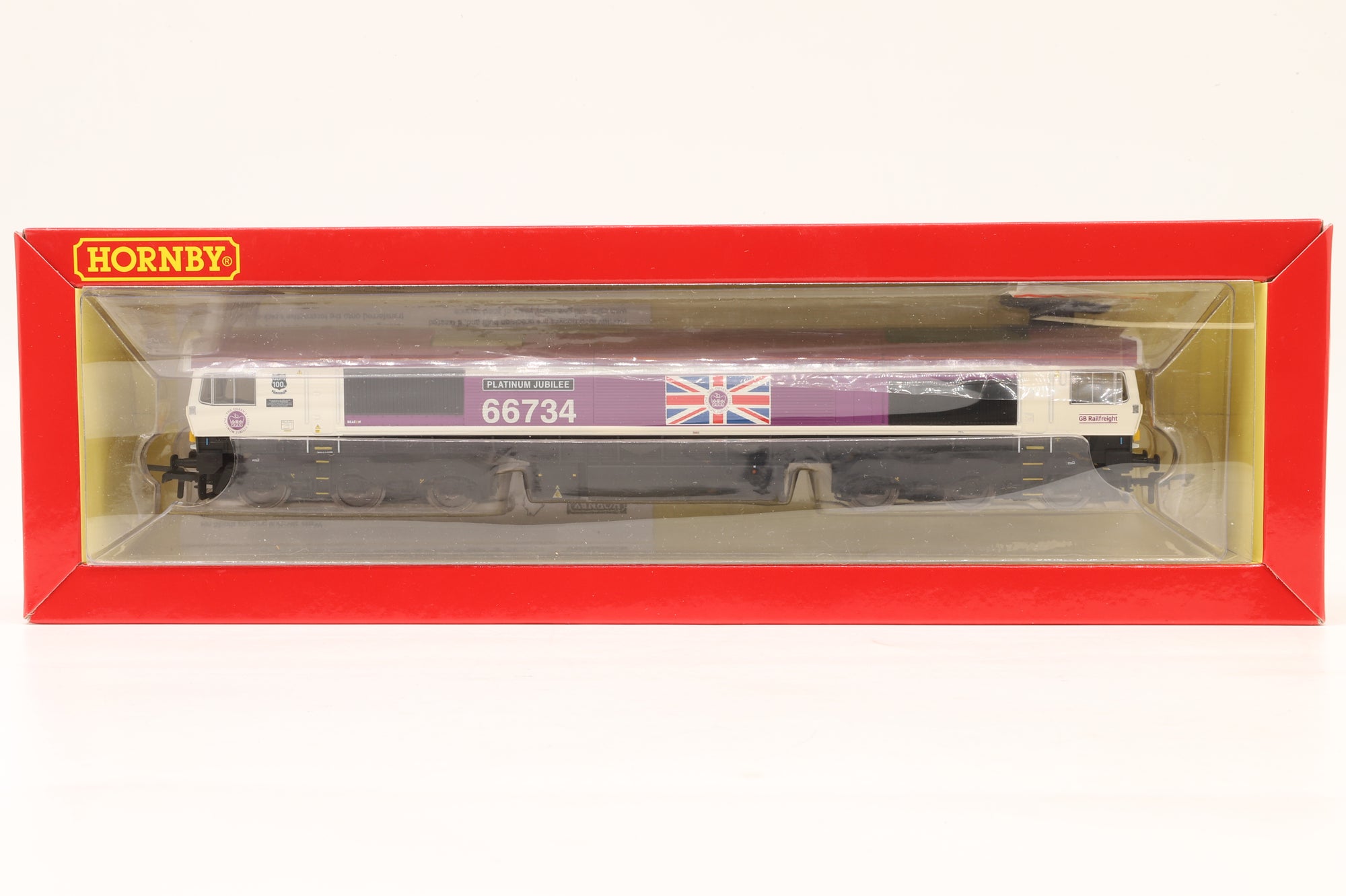 Hornby OO R30332 Class 66 Co-Co 'Platinum Jubilee' Diesel Locomotive '66734'