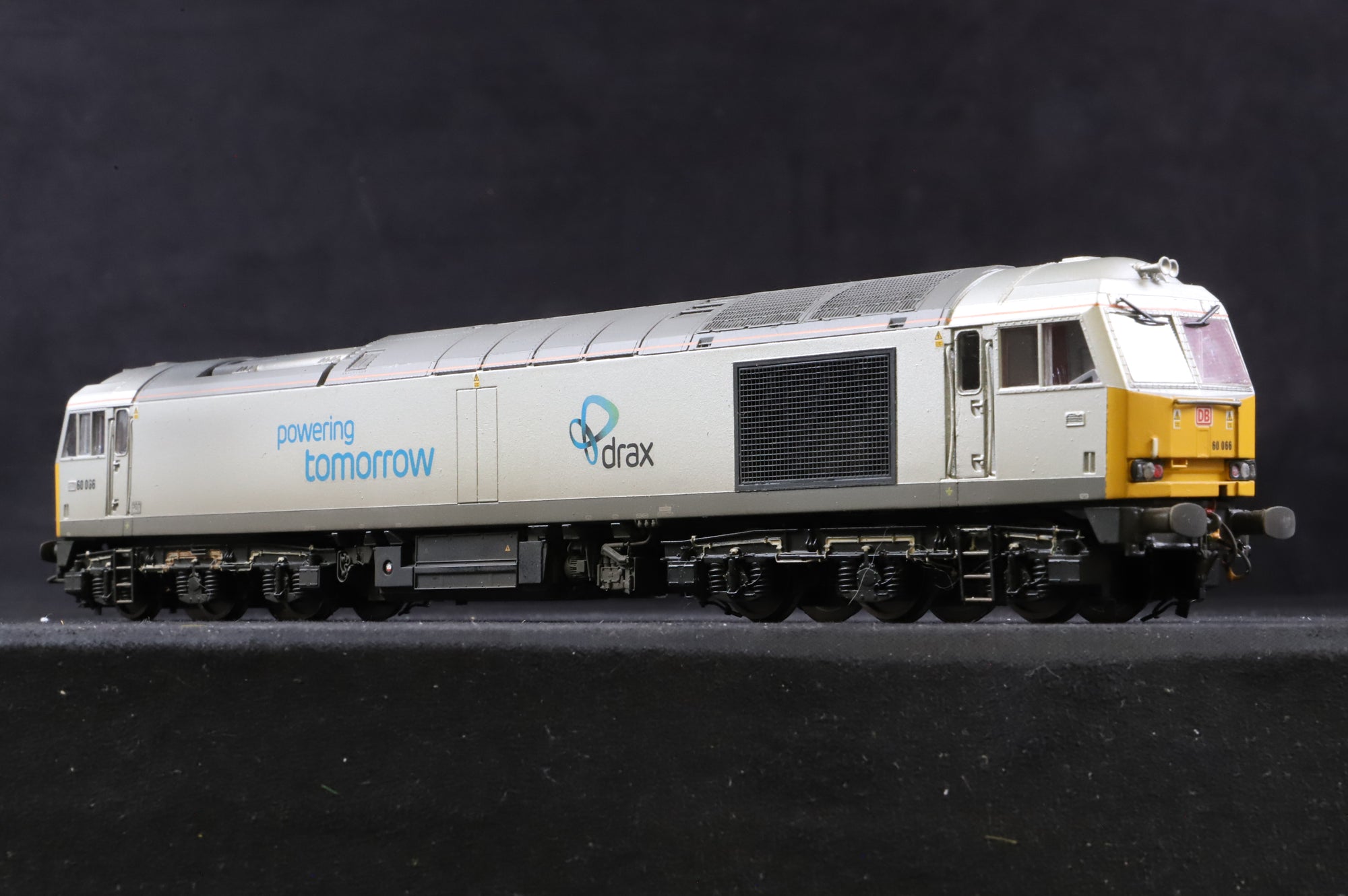 Hornby OO R3479 Class 60 60066 in Drax Livery
