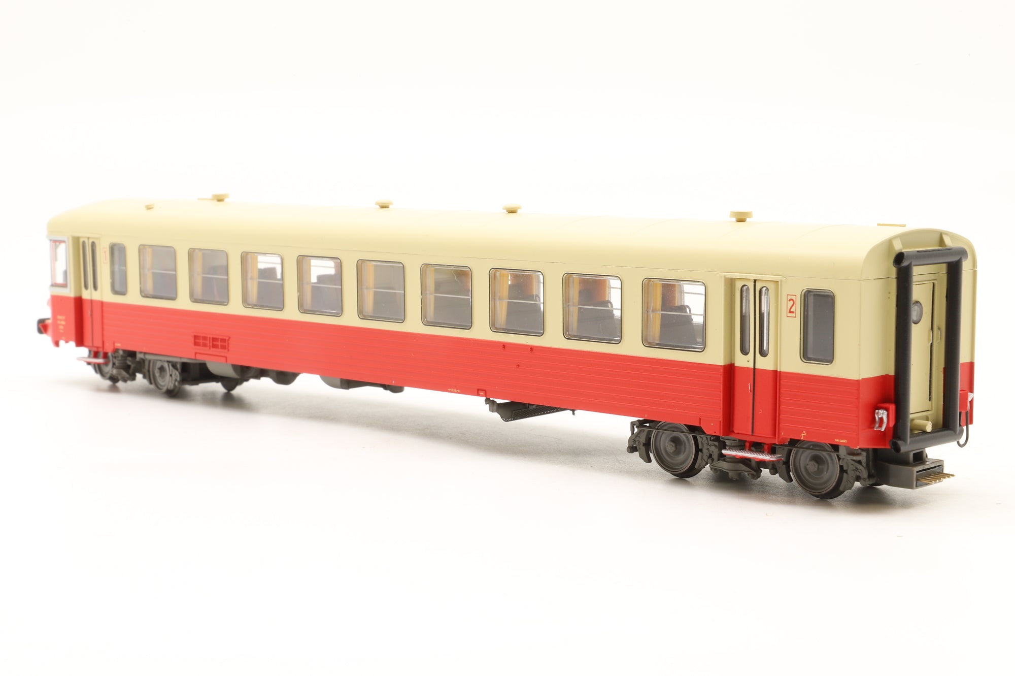 L.S. Models HO 10061 X4500/XR8500 DMU in SNCF Red/Cream