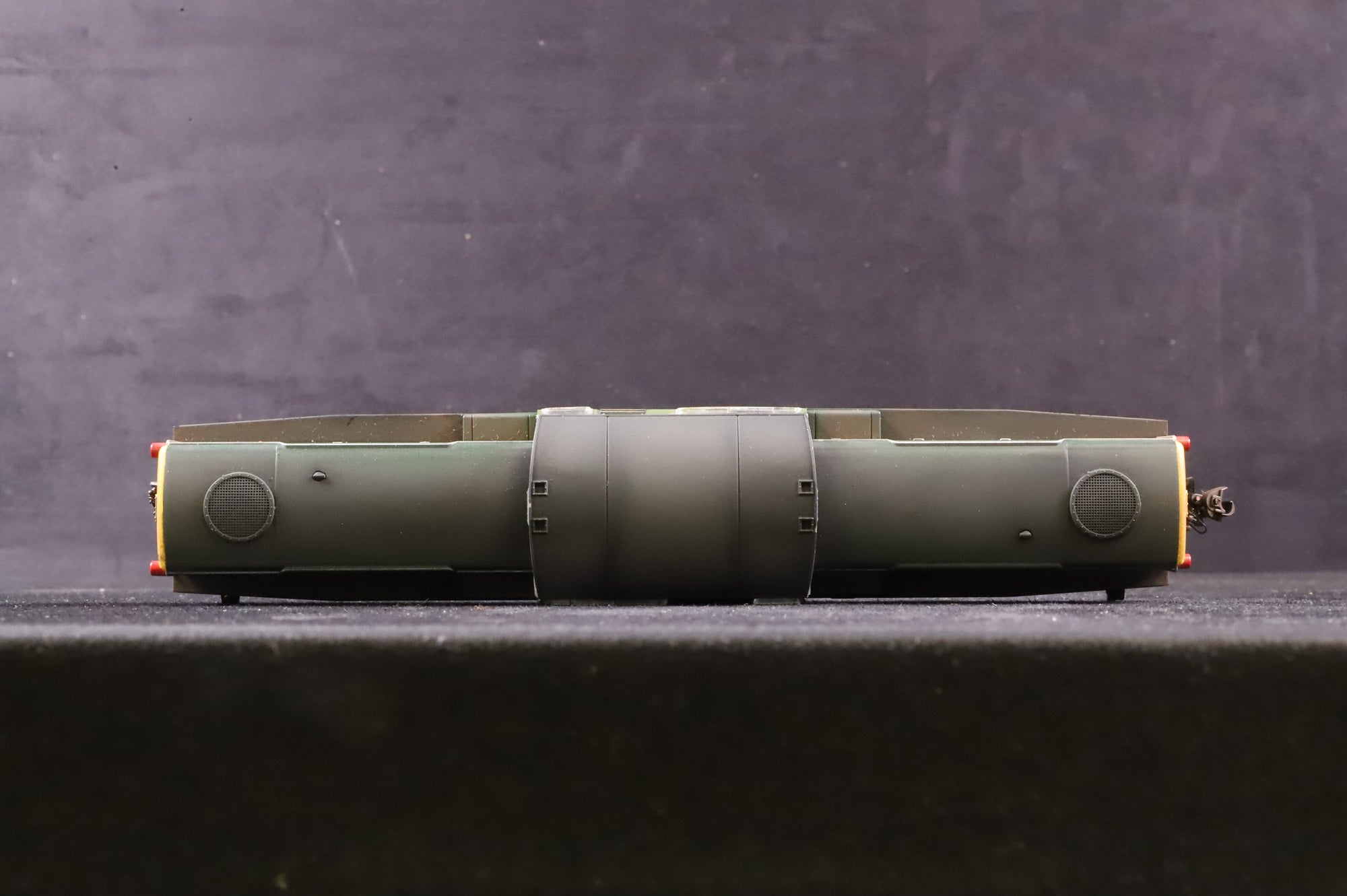 Heljan OO 1717 Class 17 D8608 in BR Green w/ FYE - Weathered