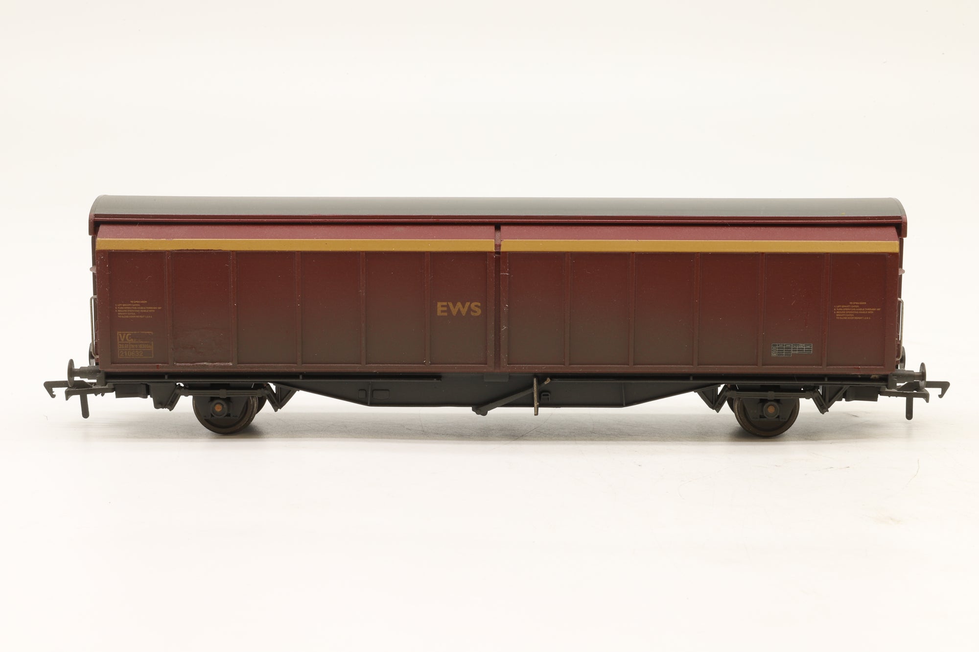 Bachmann OO 2x EWS VGA Vans – Weathered