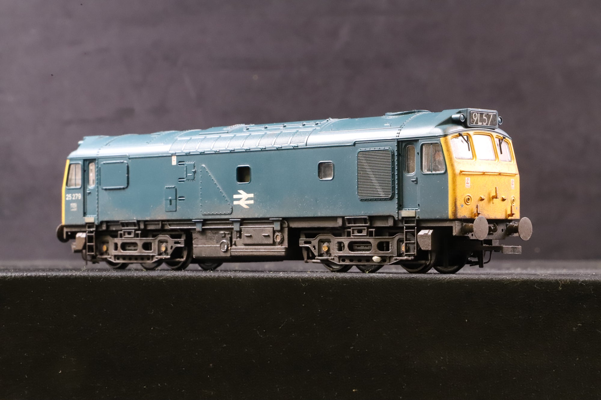 Bachmann OO 32-401 Class 25/3 25279 in BR Blue - Weathered