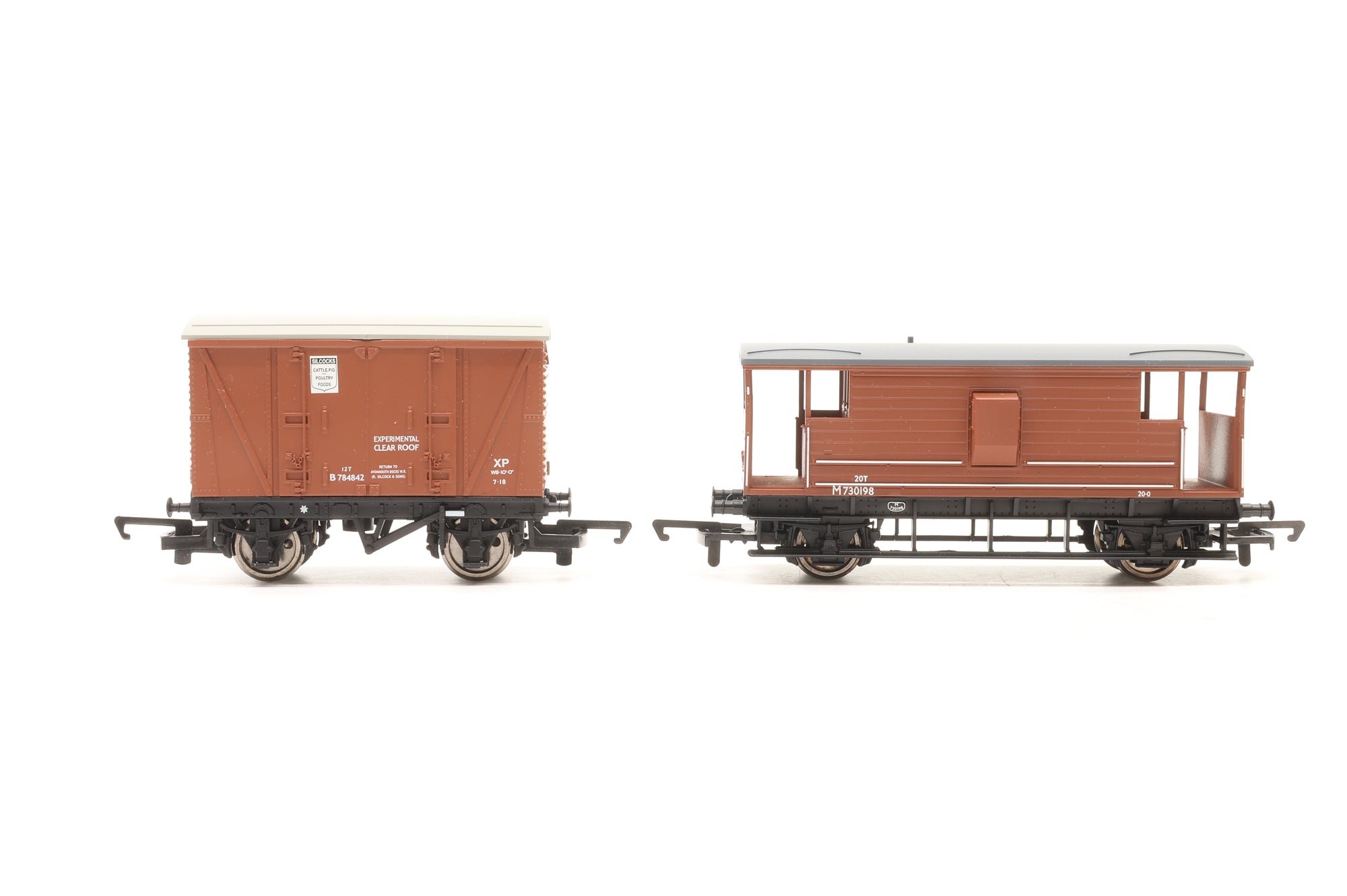 Hornby OO City Freight Train Set BR Class 55 Co-Co Diesel Deltic 'The Duke of Wellington's Regiment' 'D9014' & 5 Wagons and Vans