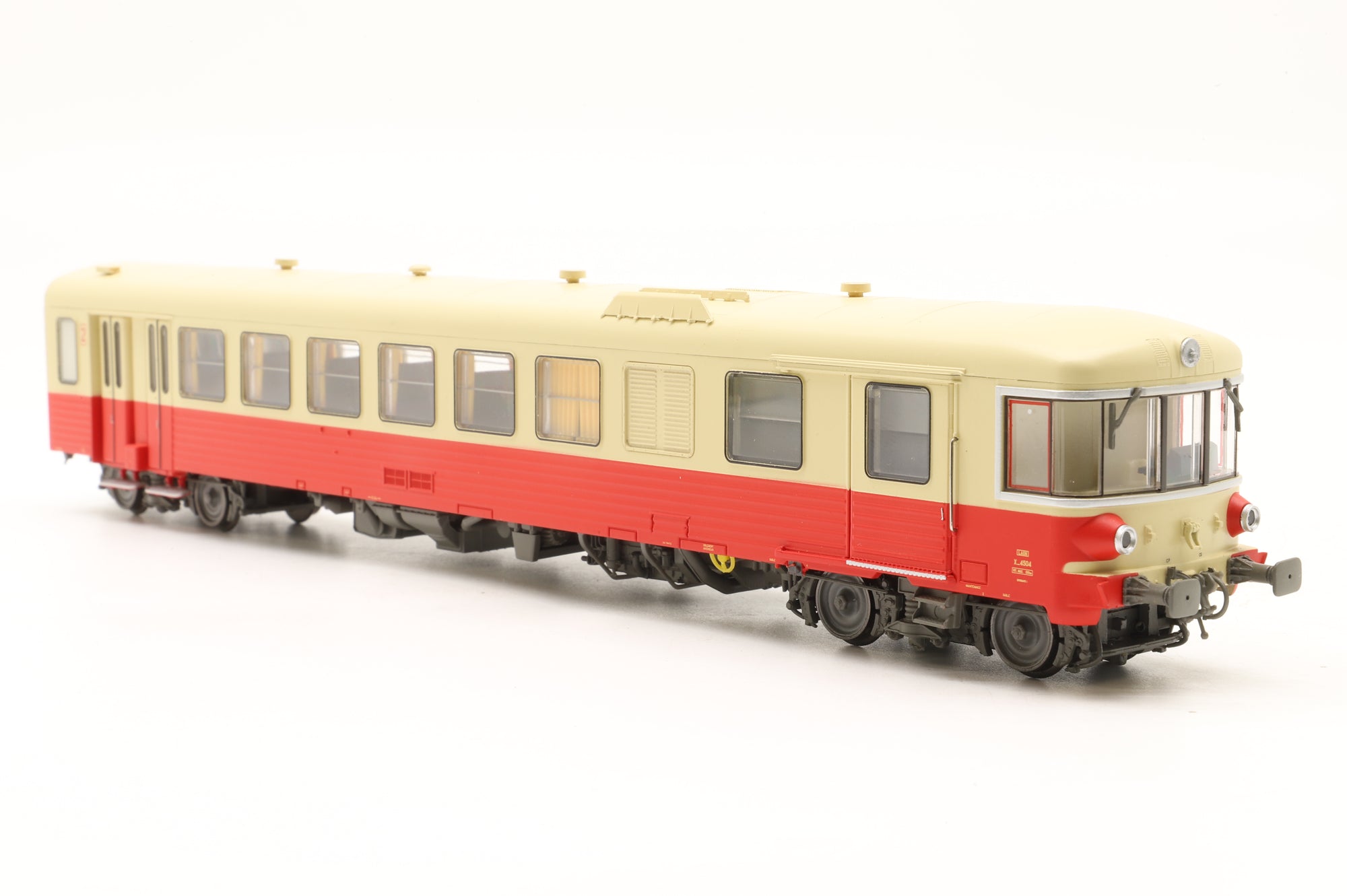 L.S. Models HO 10061 X4500/XR8500 DMU in SNCF Red/Cream