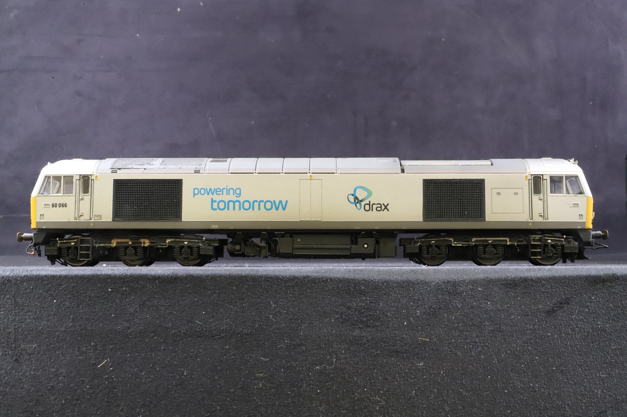 Hornby OO R3479 Class 60 60066 in Drax Livery