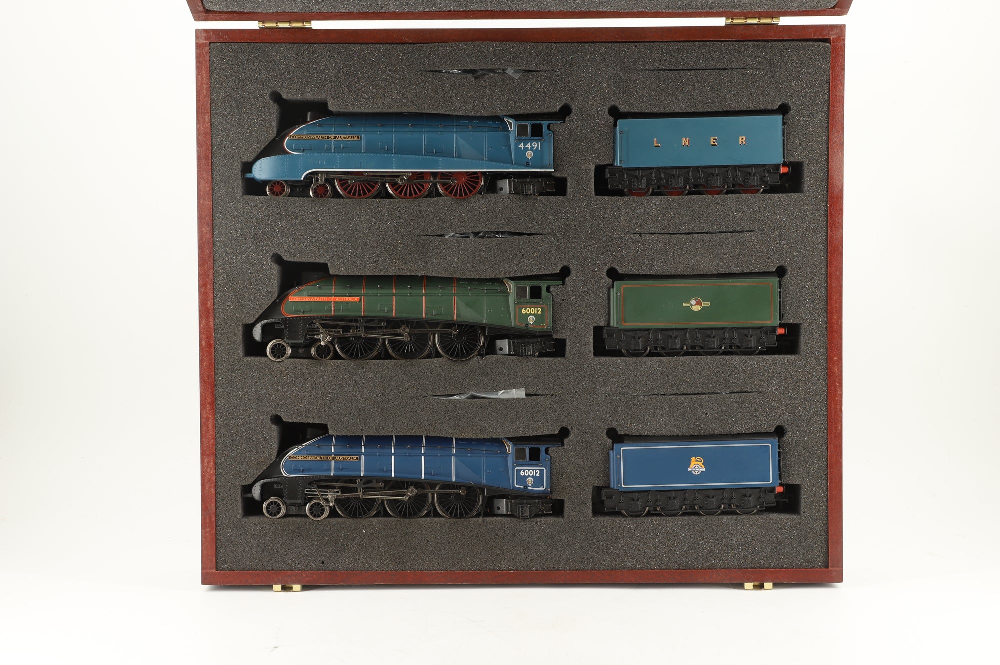 Bachmann OO 31-2001 Set of 3 Class A4 'Commonwealth of Australia' in BR Green, BR Blue & LNER Blue