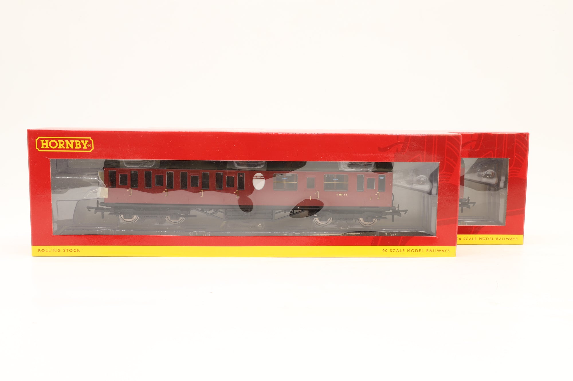 Hornby OO R4575 x2 Rake of 2 Thompson Suburban Lavatory Composites in BR Crimson