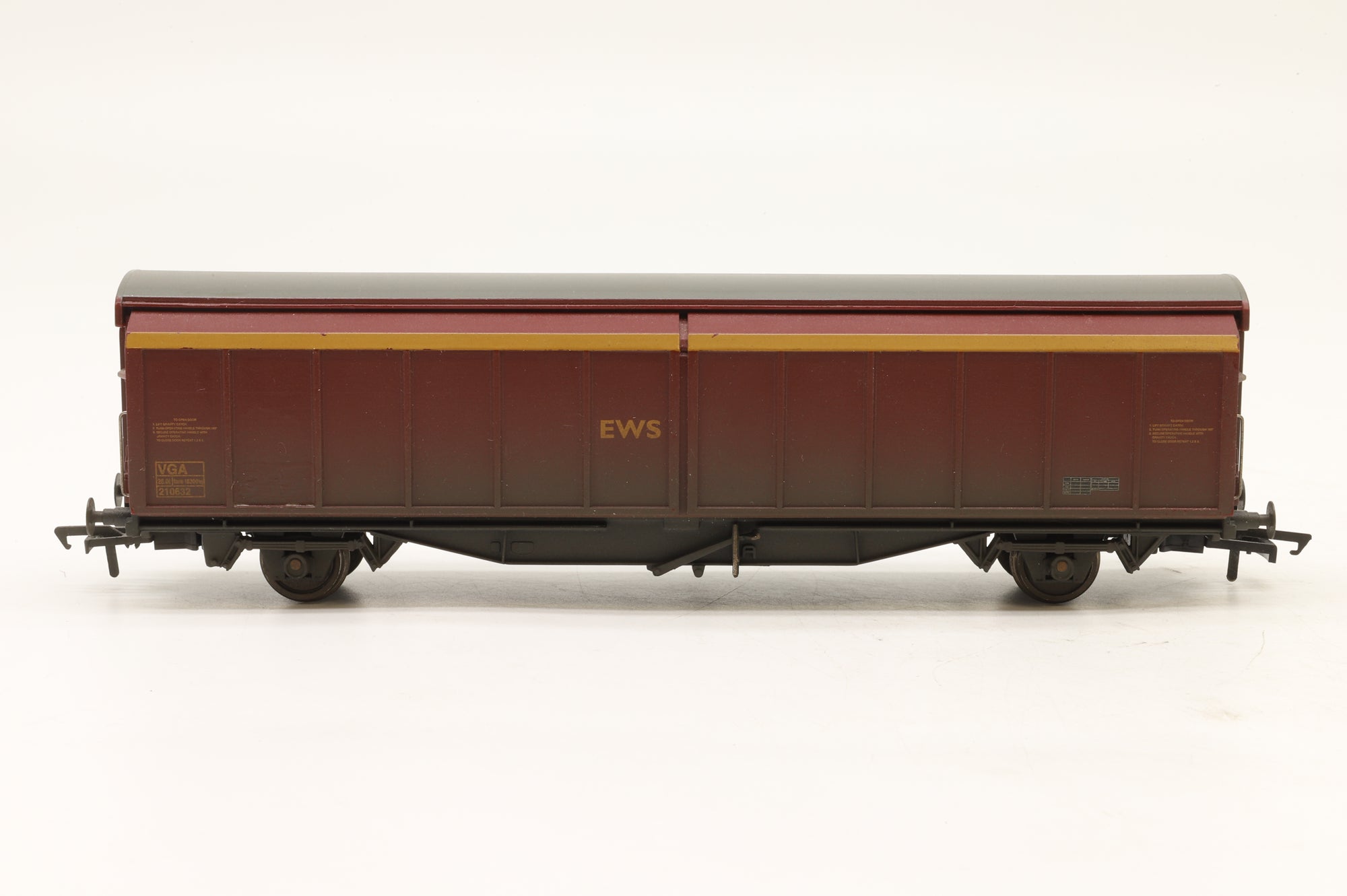 Bachmann OO 2x EWS VGA Vans – Weathered