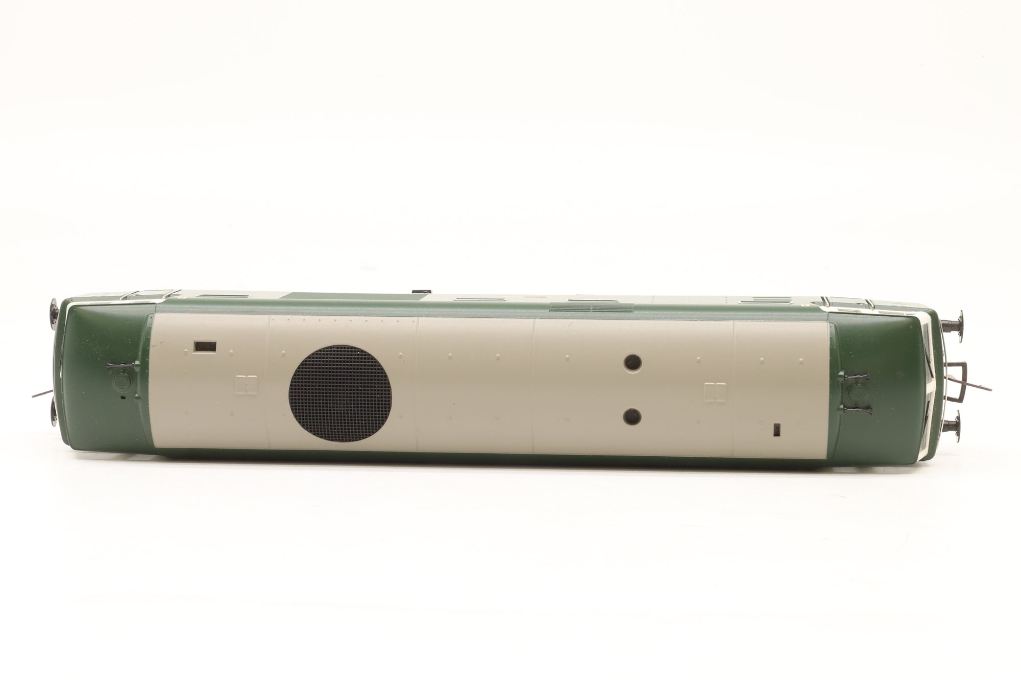 Heljan OO 3500 Class 35 Hymek D7017 in BR Two-Tone Green