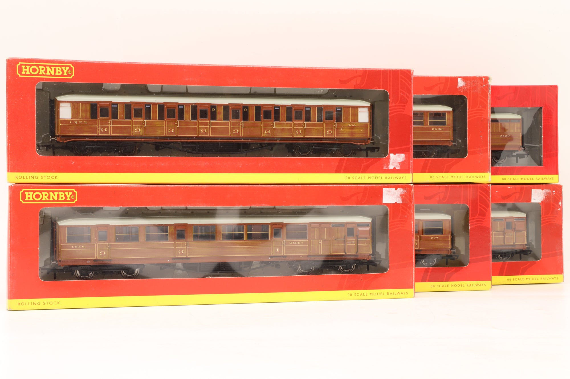 Hornby OO Rake of 6x LNER Gresley 61ft 6in Teaks