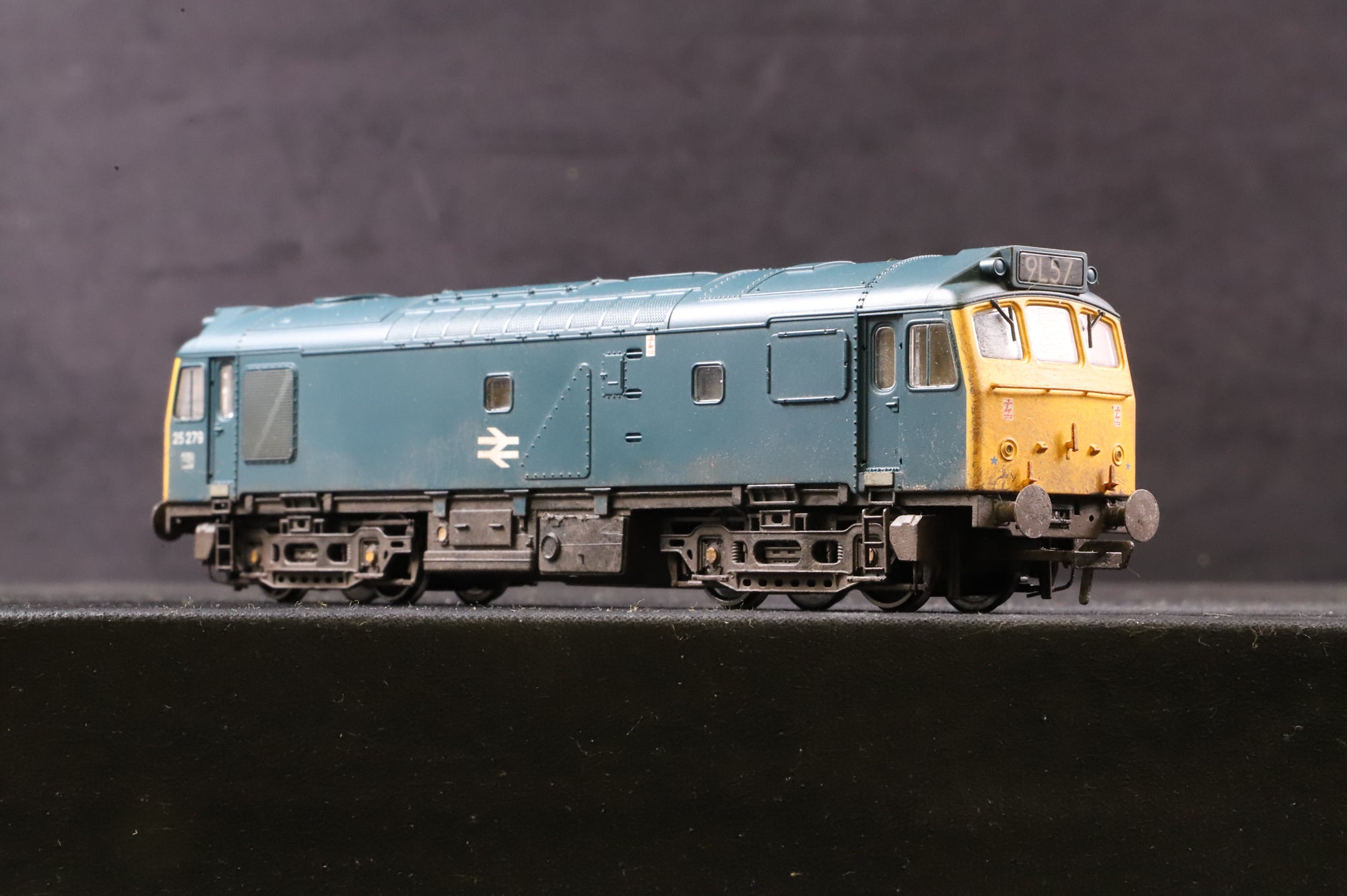Bachmann OO 32-401 Class 25/3 25279 in BR Blue - Weathered
