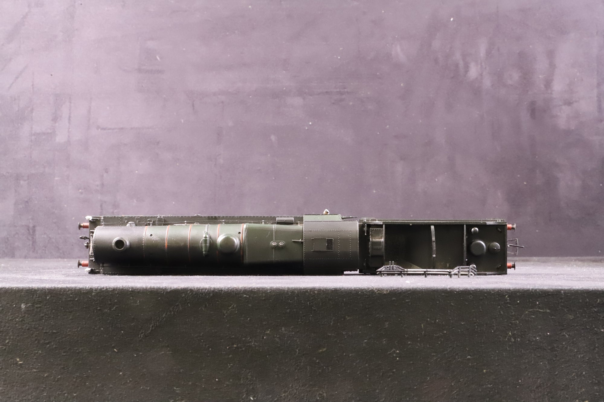 Bachmann OO 31-186 Jubilee Class 45587 'Baroda' in BR Green w/ Late Crests & Riveted Fowler Tender