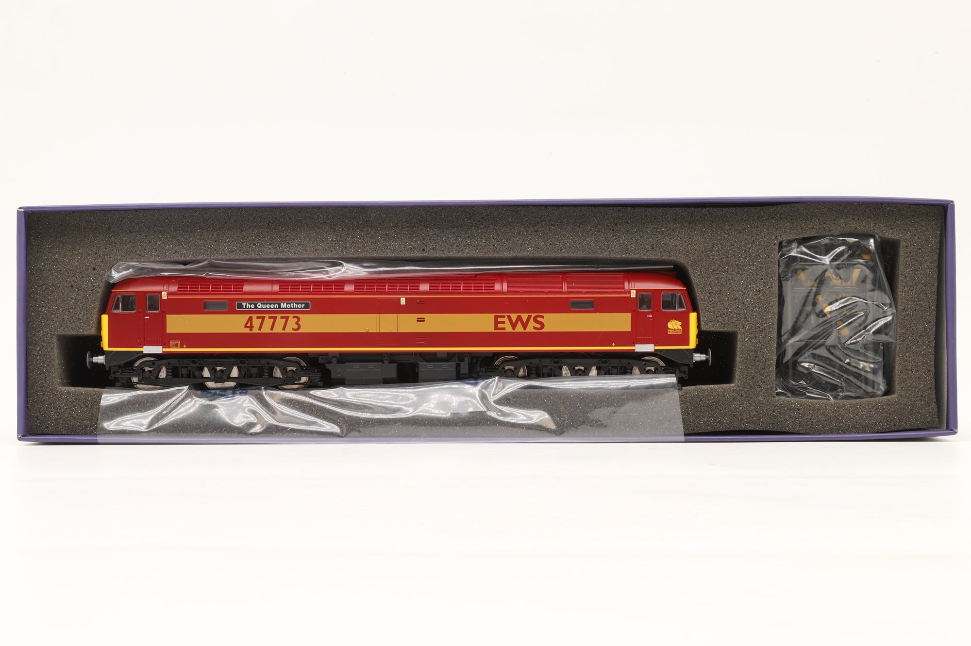ViTrains OO V2106 Class 47773 'The Queen Mother' in EWS Livery