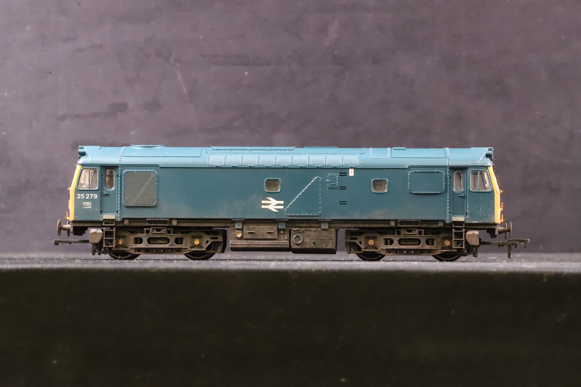 Bachmann OO 32-401 Class 25/3 25279 in BR Blue - Weathered