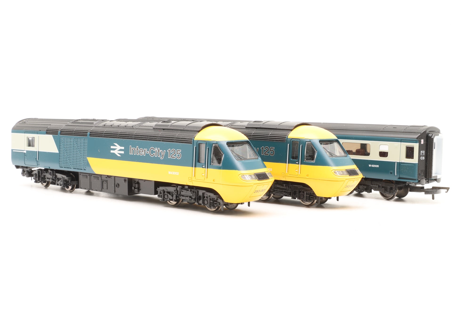 Hornby OO Class 43 HST 3-Car Set 253001 in BR Inter-City 125 Livery – DCC Sound