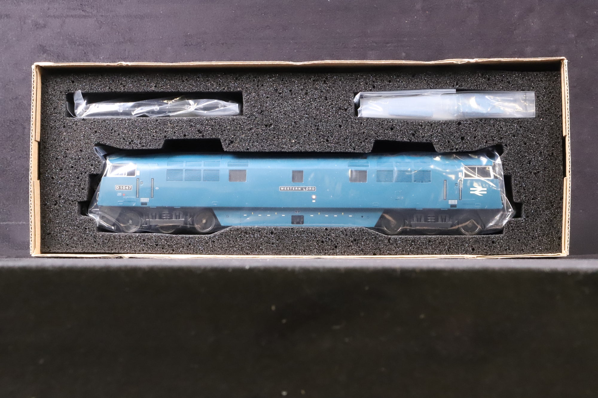 Heljan OO 5205 Class 52 D1047 'Western Lord' in BR Blue