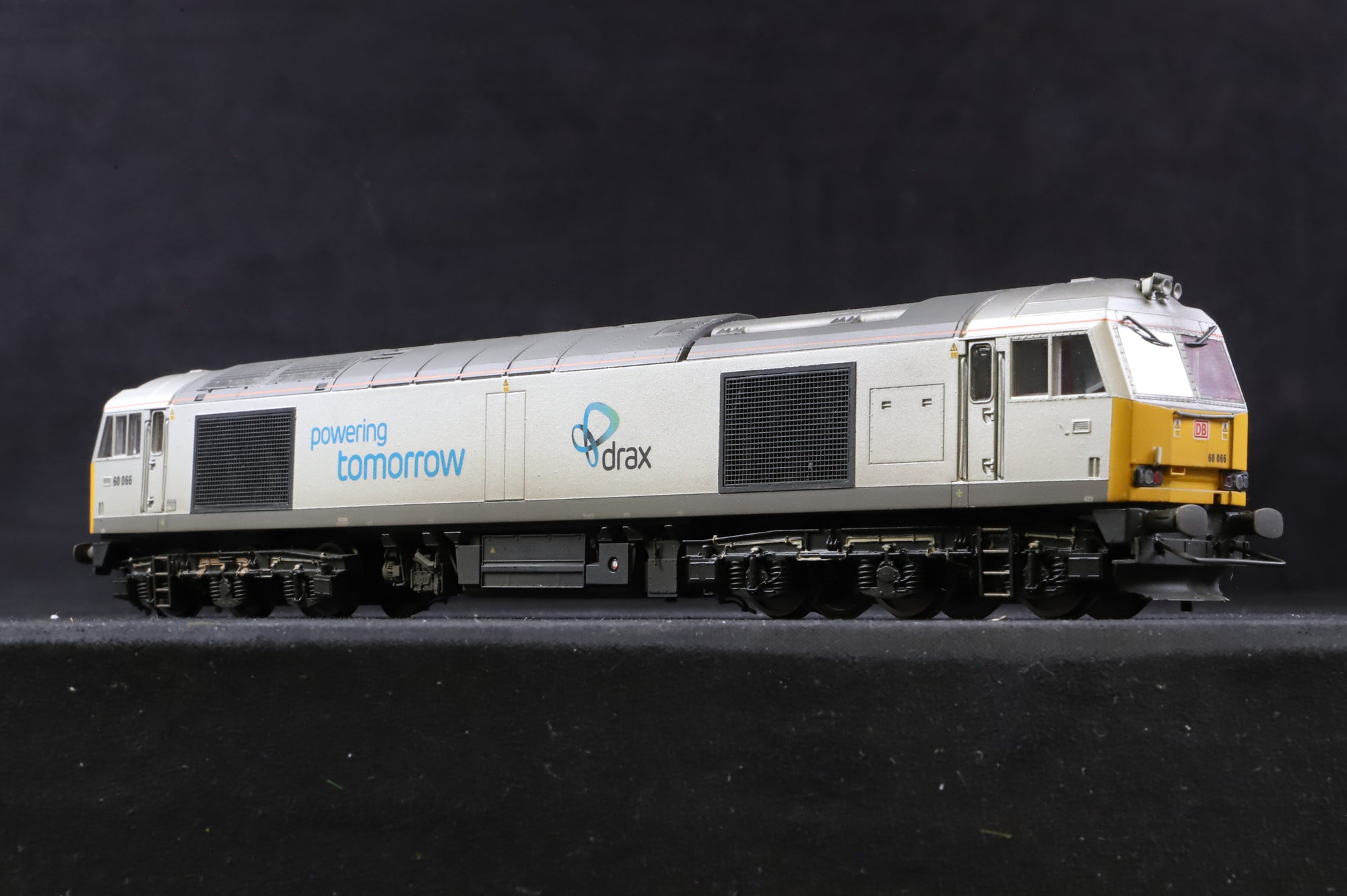 Hornby OO R3479 Class 60 60066 in Drax Livery