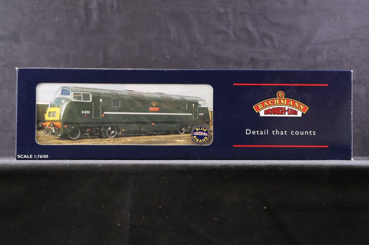 Bachmann OO 32-051 Class 42 Warship Diesel &#39;D832&#39; &#39;Onslaught&#39; BR Green