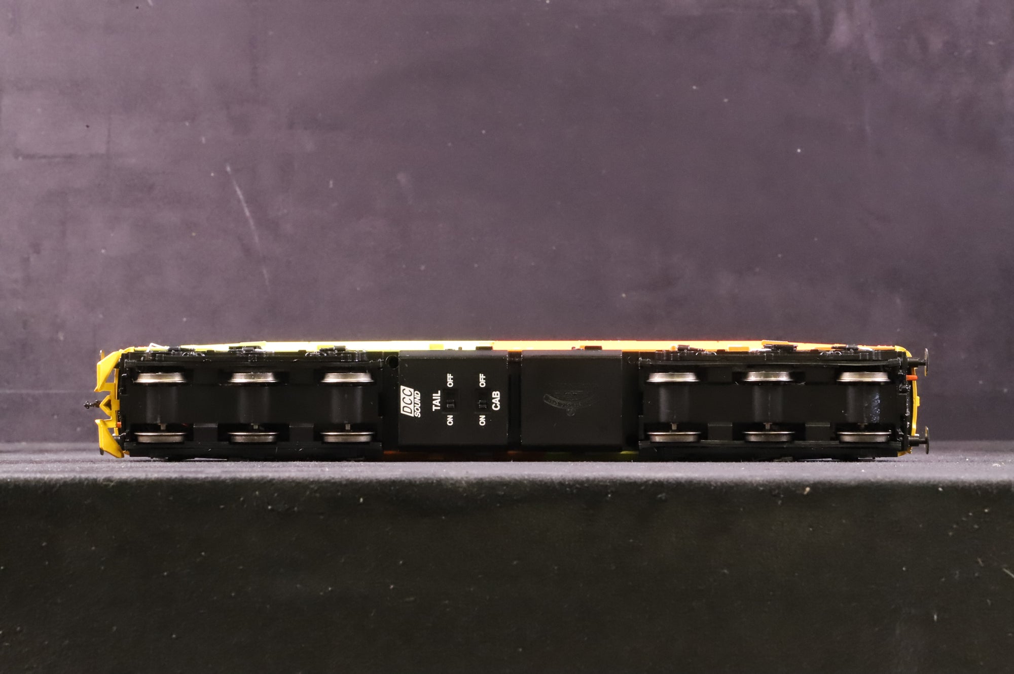 Bachmann OO 32-394DS Class 37/5 37521 in Colas Rail Freight Livery - DCC Sound