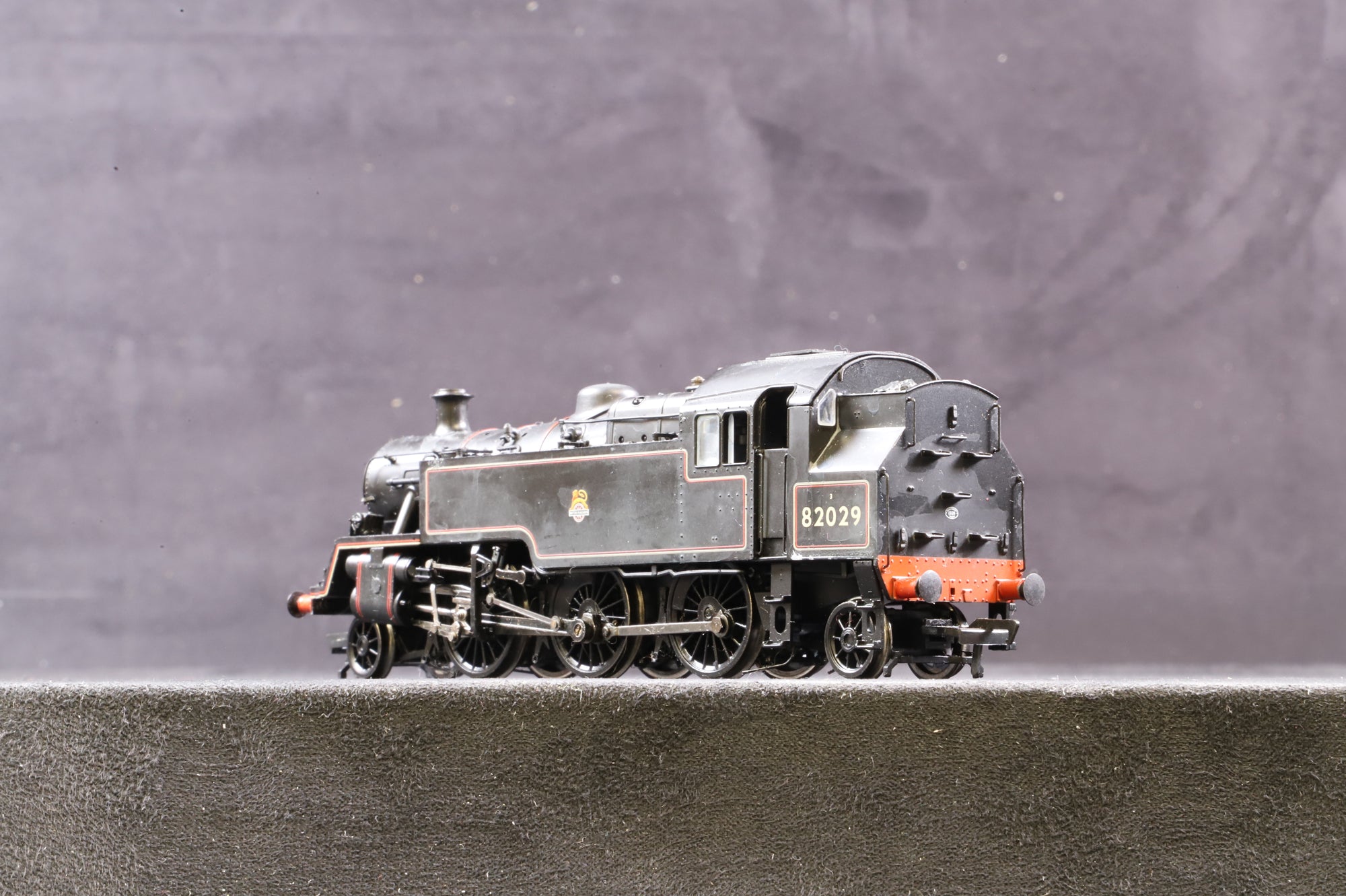 Bachmann OO 31-975 BR Standard Class 3MT Tank '82029' BR Lined Black E/C