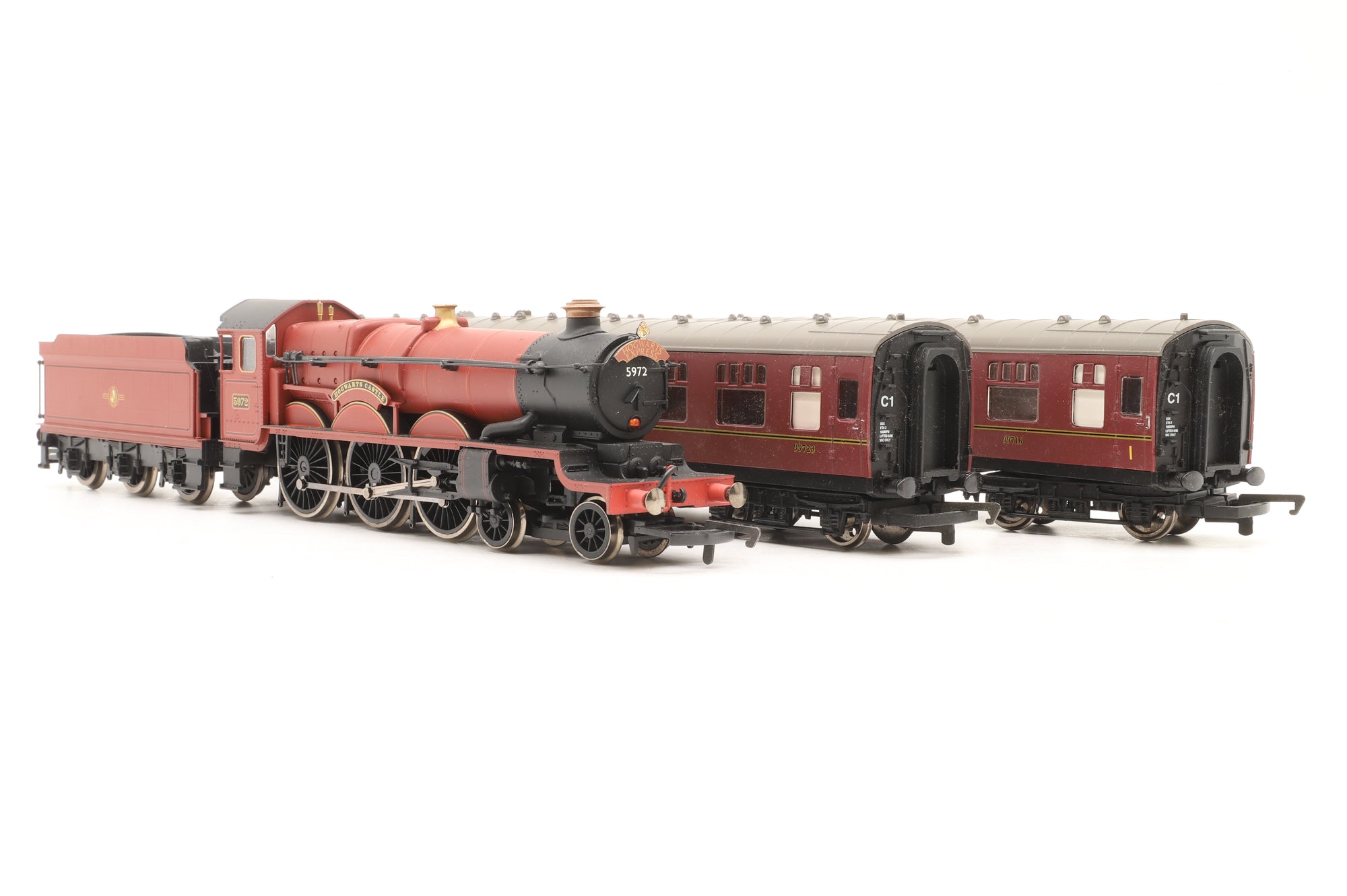 WORKSHOP Hornby OO Harry Potter 'Hogwarts Castle' '5972' with Two Maroon Coaches and Hogsmeade Platform & Station Building