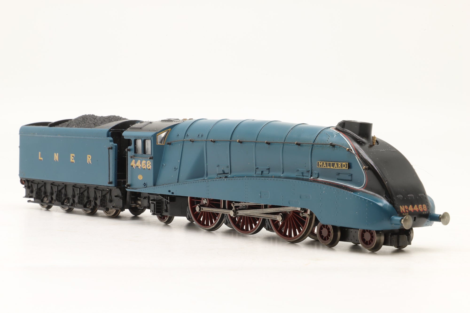 Hornby OO R1041 (Loco Only) Class A4 4468 'Mallard' in LNER Garter Blue – Live Steam