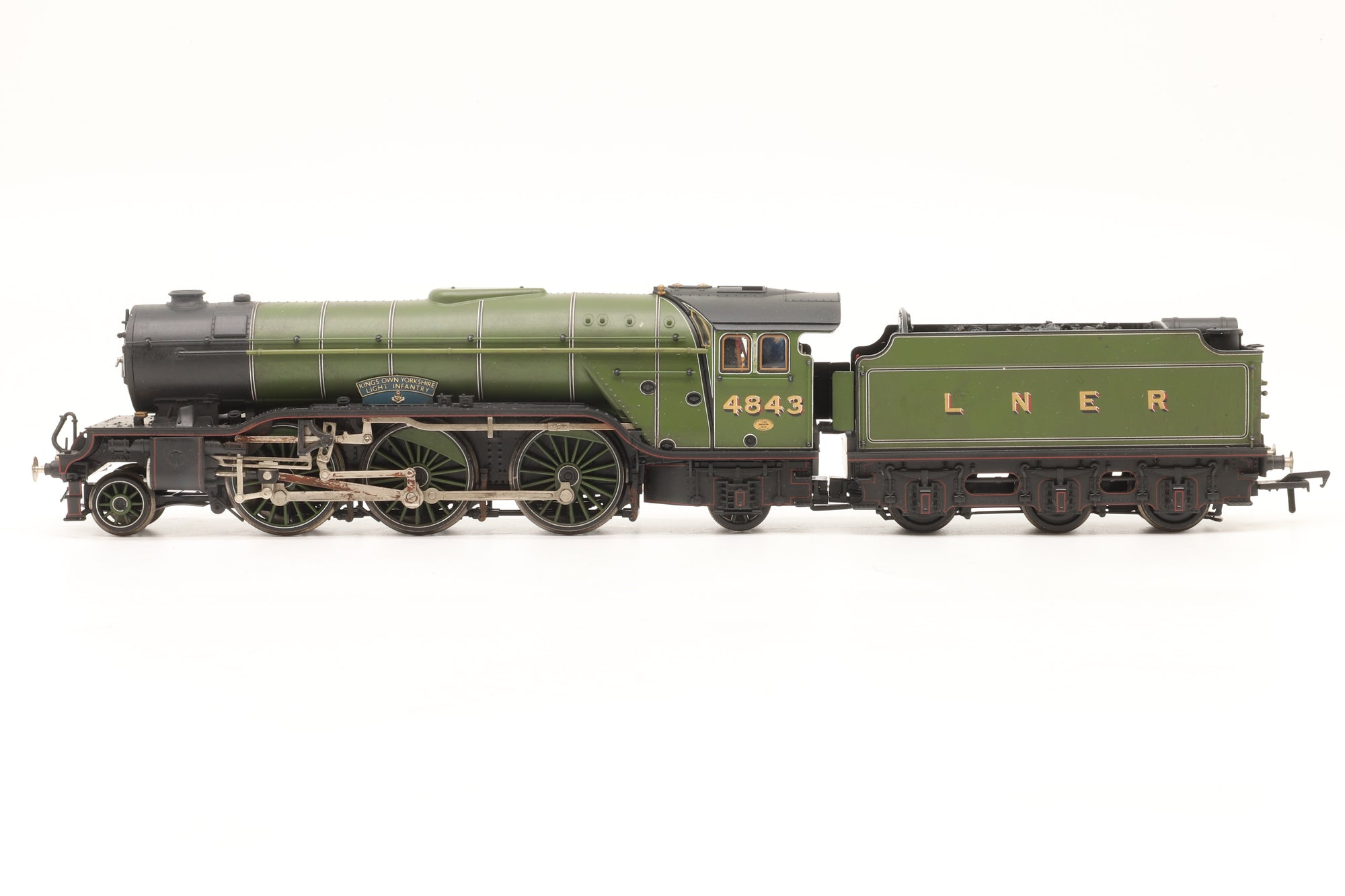 Bachmann OO 35-201Z V2 Class 4843 'King's Own Yorkshire Light Infantry' in Lined LNER Green Weathered Excl. Rails of Sheffield DCC Fitted