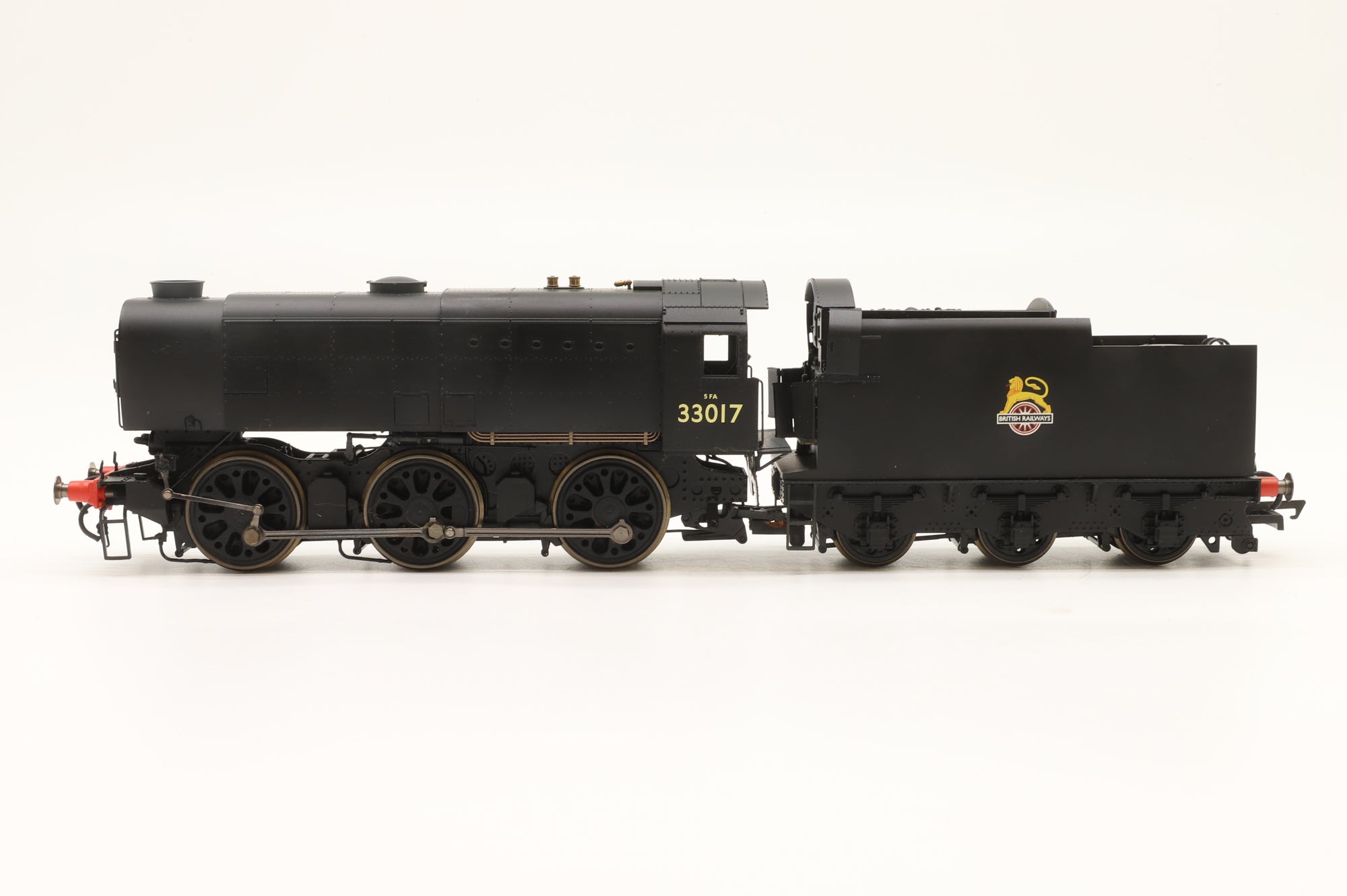 Hornby OO R2355A Class Q1 33017 in BR Black w/ Early Crests