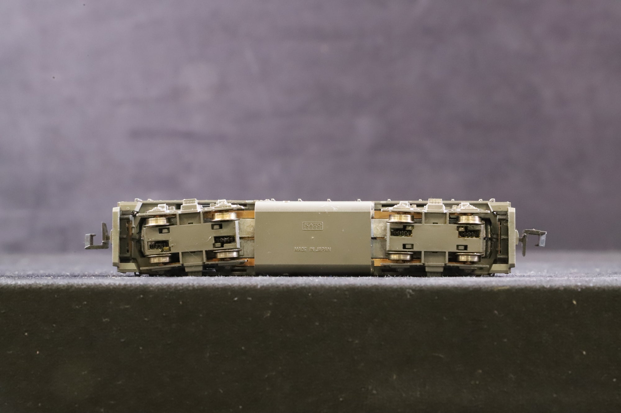 Atlas N Gauge 4709 EMD GP30 No.5017 in Southern Pacific Livery