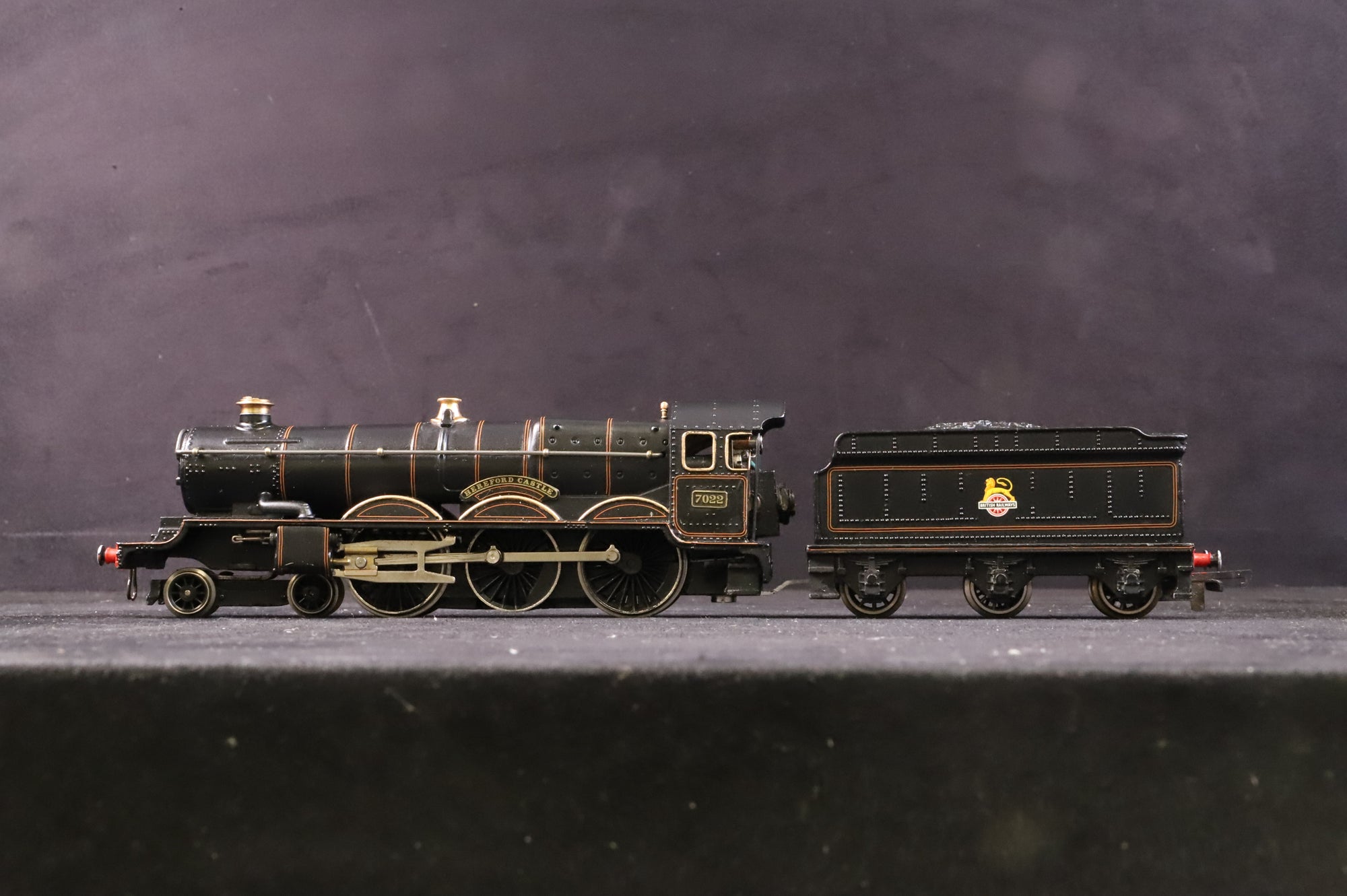 New Wrenn OO W8000D Castle Class 'Hereford Castle' BR Black