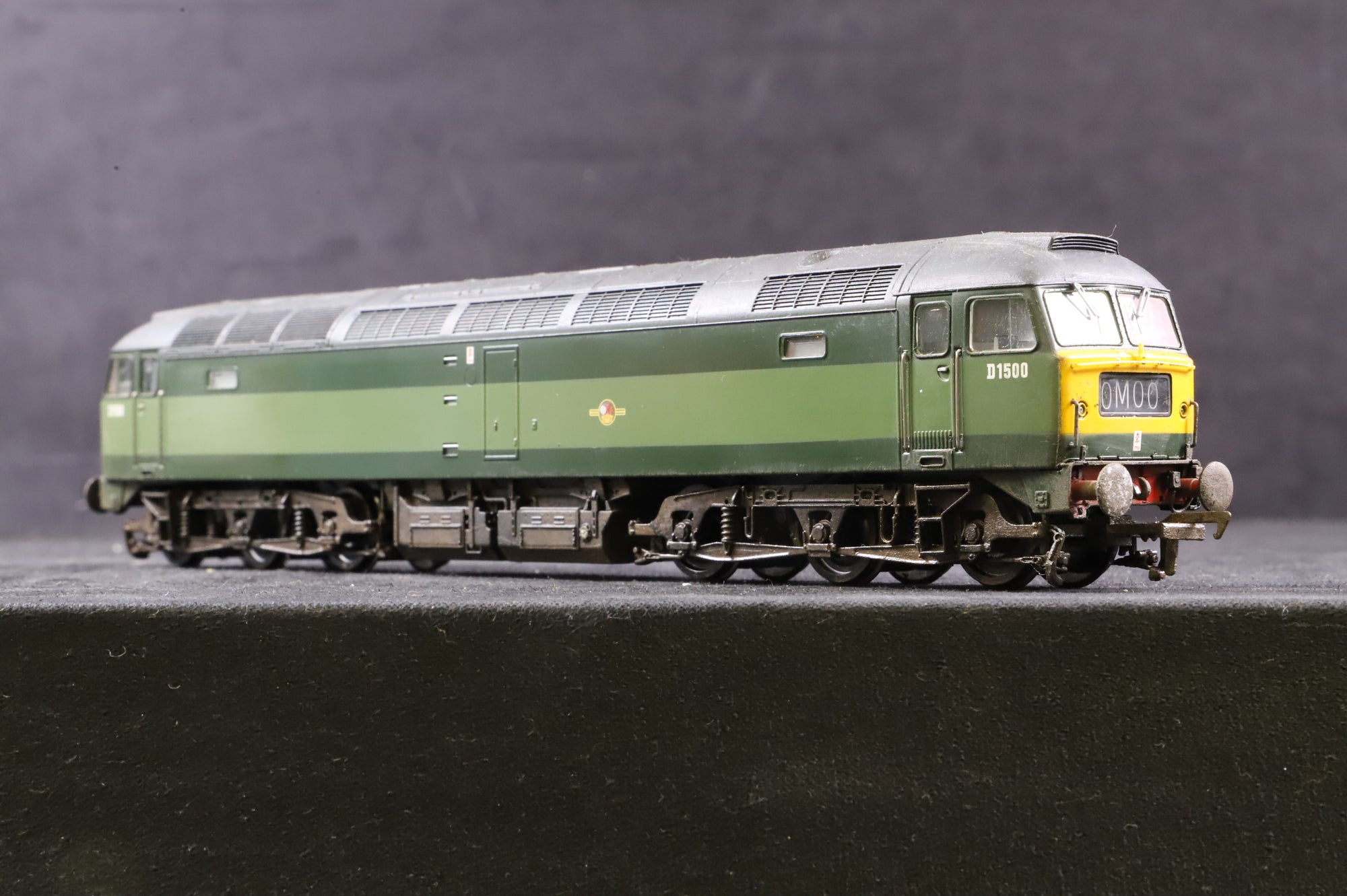 WORKSHOP Bachmann OO 32-800 Class 47 'D1500' BR Two Tone Green L/C Weathered