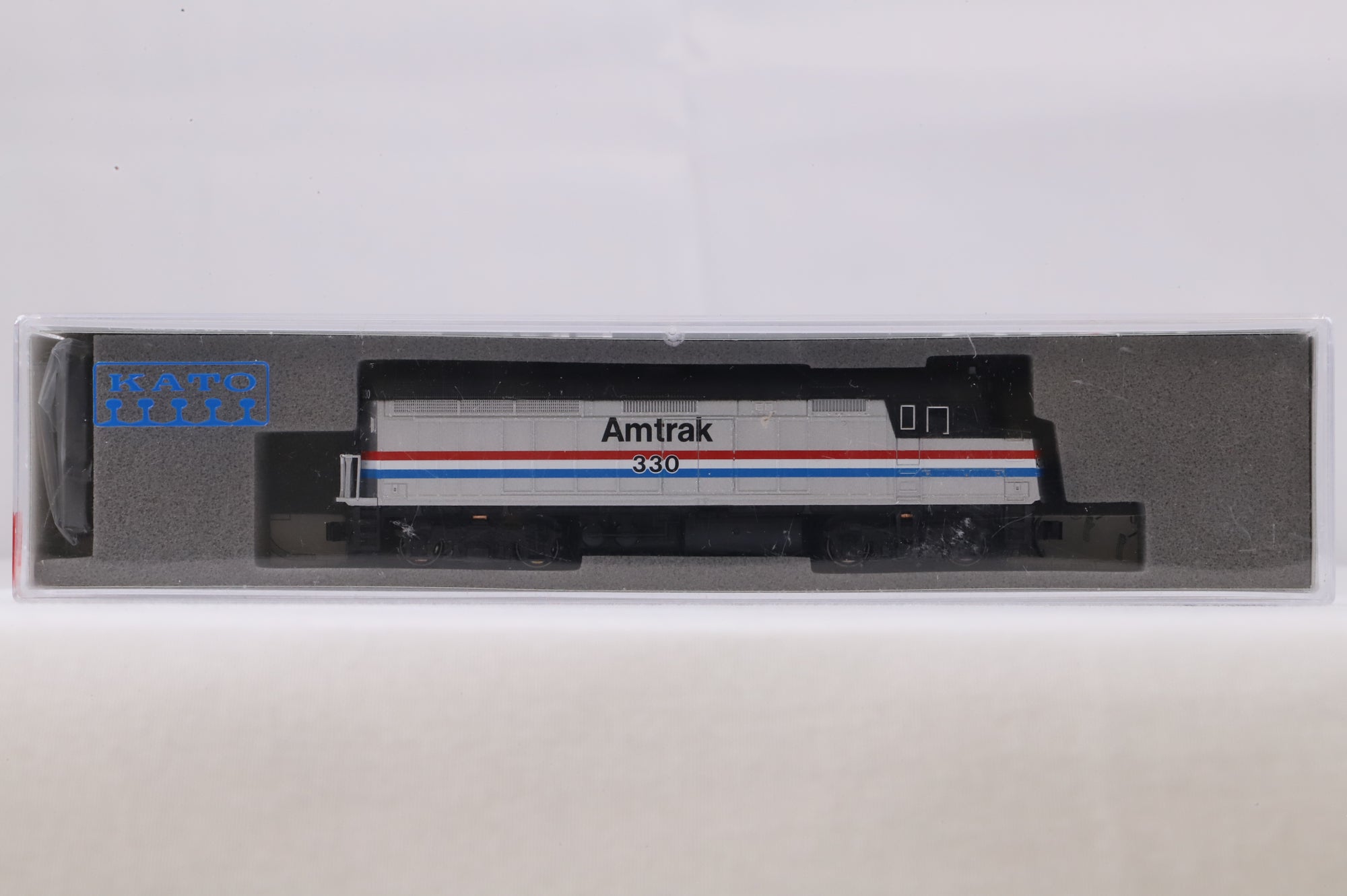 Kato N 176-6105 F40PH Amtrak Phase 3 '330' Diesel Locomotive