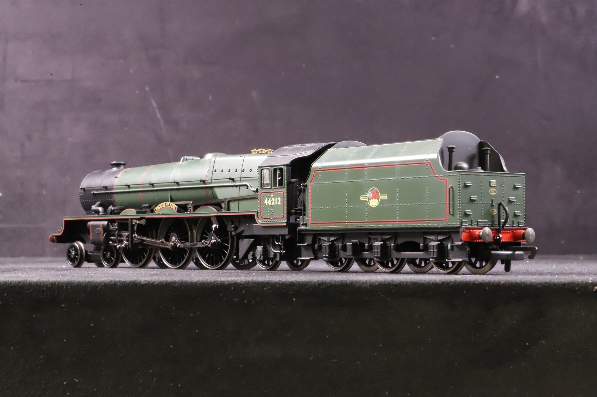 Hornby OO R2314 Princess Class 46212 'Dutchess of Kent' in Lined BR Green w/ Late Crests