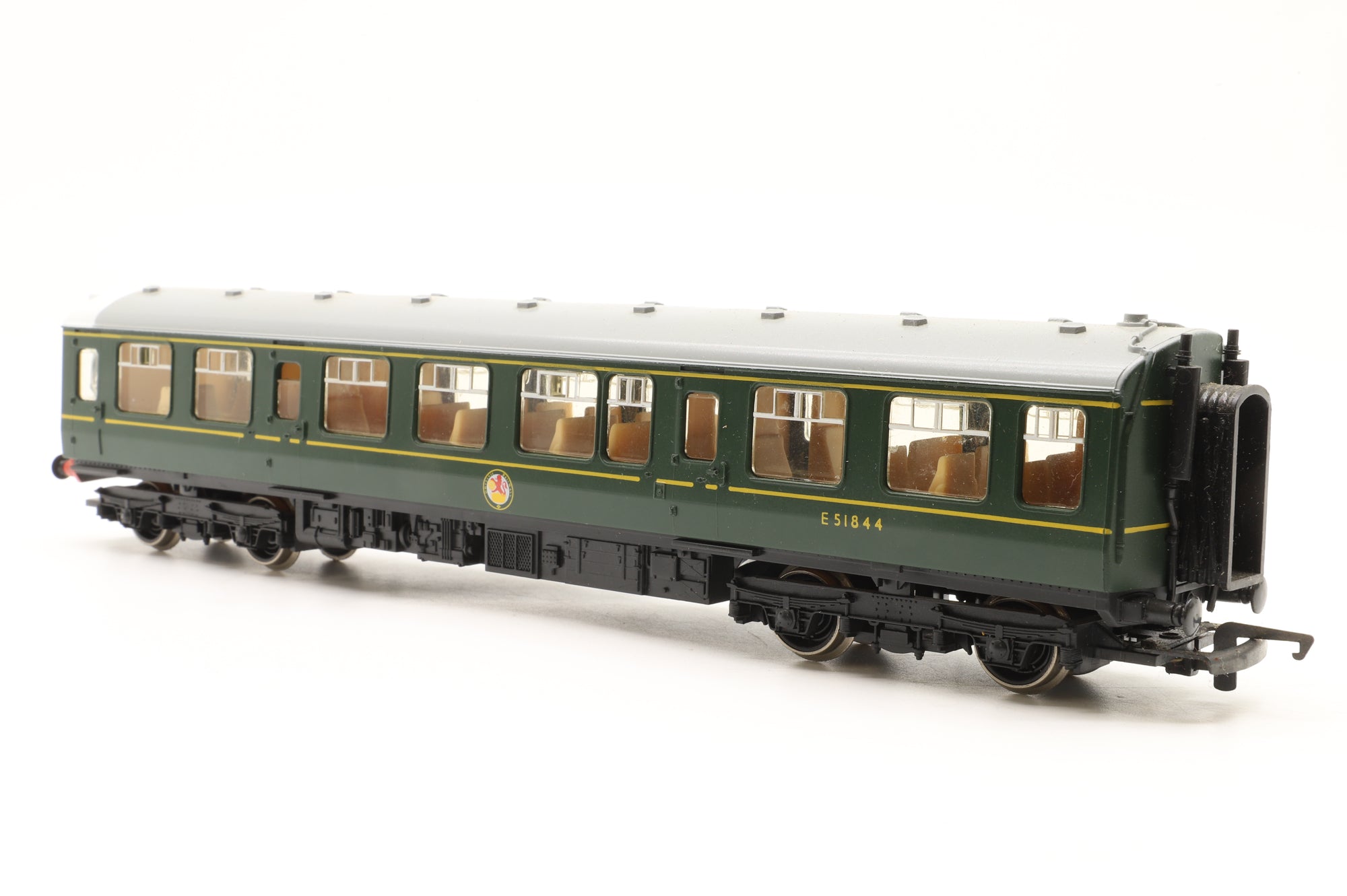 Hornby OO R687 Class 110 3-Car DMU in BR Green