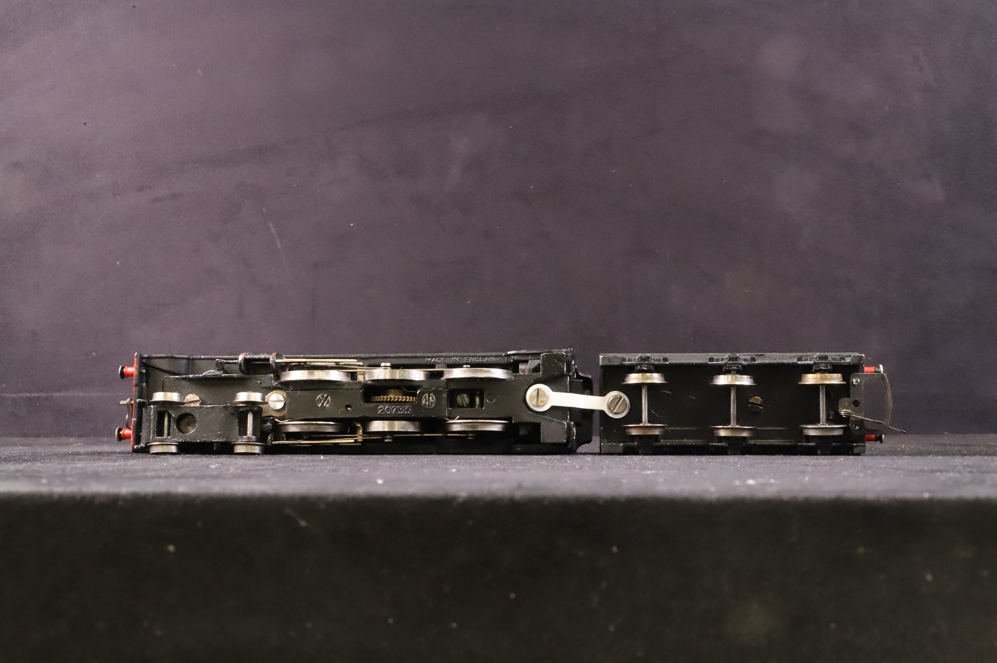 New Wrenn OO W8000D Castle Class 'Hereford Castle' BR Black