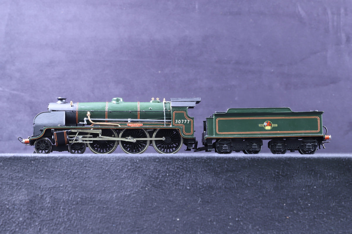 Wills Finecast OO Kit Built King Arthur Class 30777 in BR Lined Green w/ Late Crests