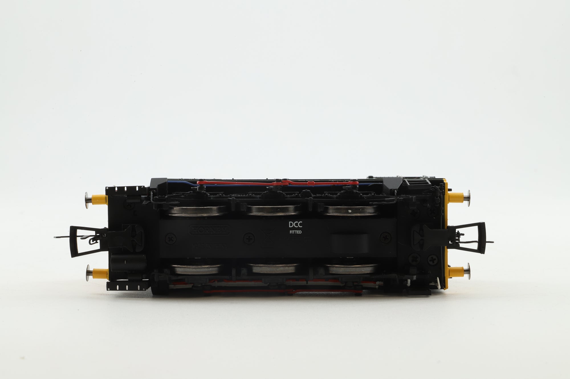 Hornby OO R2903XS Class 08 D3105 in BR Green w/ Wasp Stripes - DCC Sound