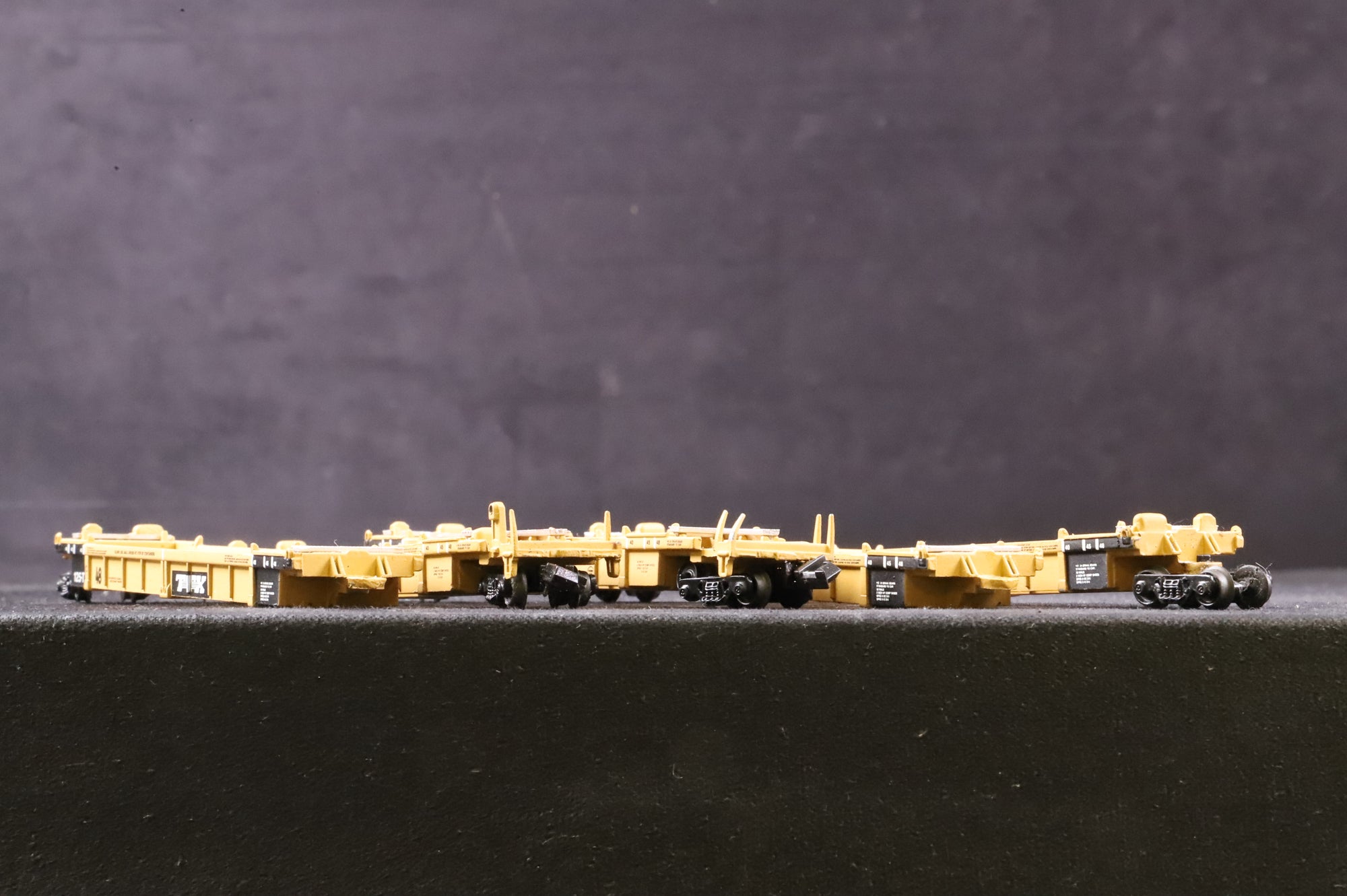 WORKSHOP Walthers N Gauge 932-8108 Thrall 5-Unit Articulated Double Stack Car No.72855 in TTX Livery