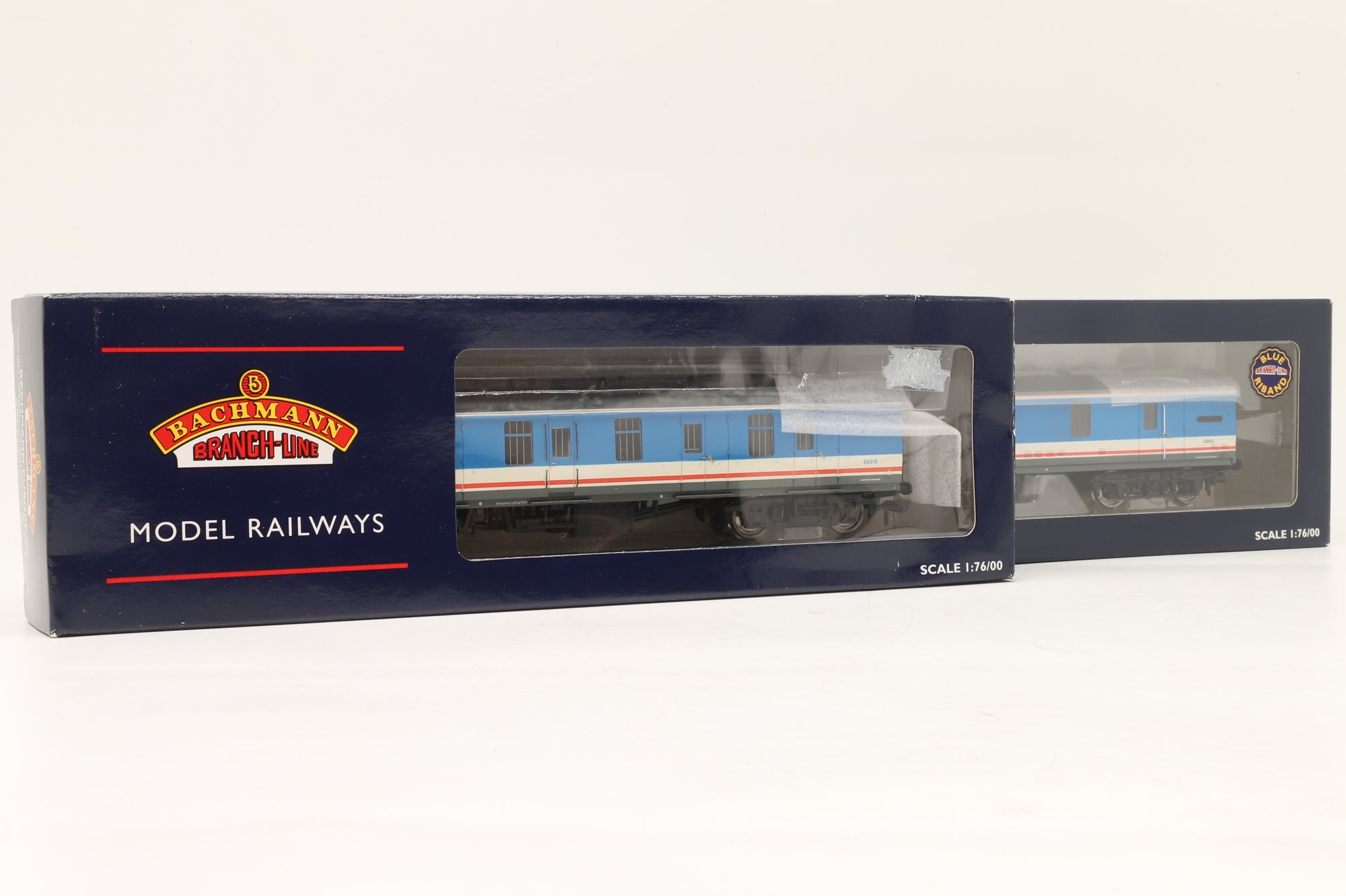 Bachmann OO 39-176Z/39-270Z Rake of 2x Mk1 NEX/NJX Vans in NSE Liveries
