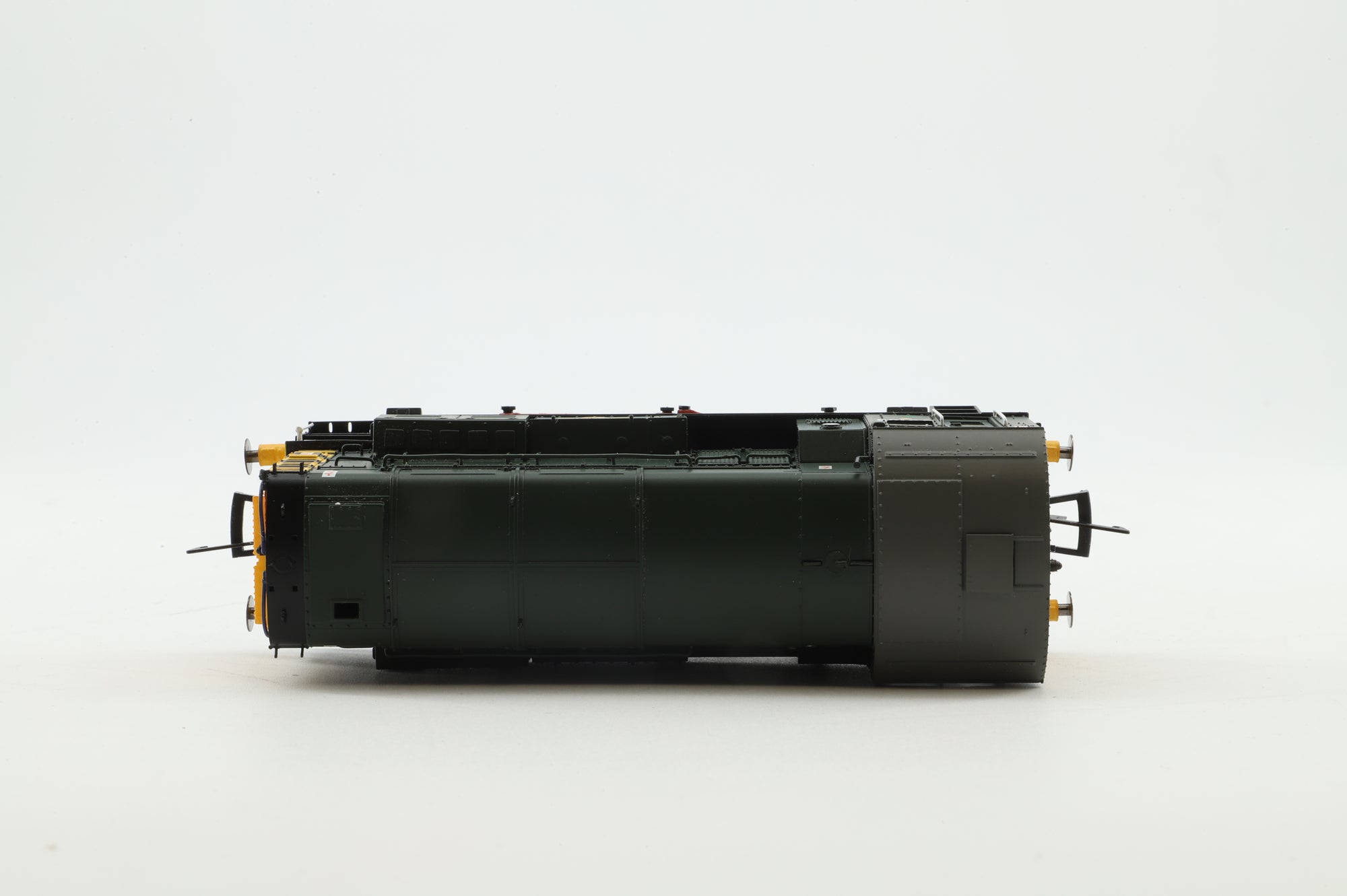 Hornby OO R2903XS Class 08 D3105 in BR Green w/ Wasp Stripes - DCC Sound